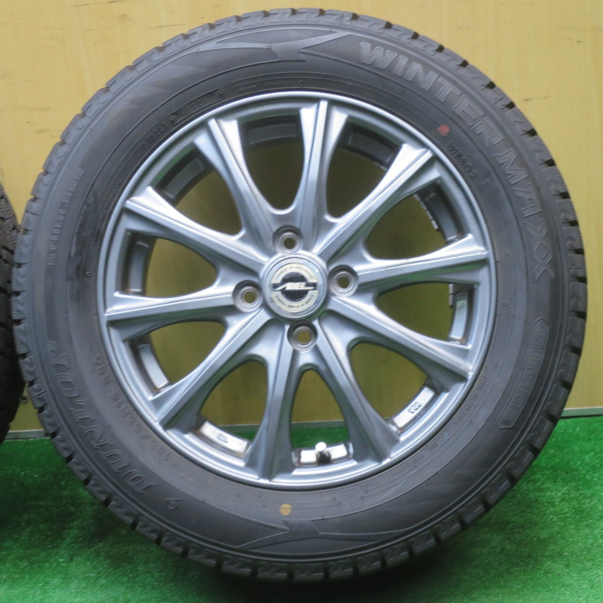 バリ溝！23年！9.5分★スタッドレス 185/65R15 ダンロップ ウインターマックス WM02 AXEL アクセル 15インチ PCD100/4H★5111003NJス