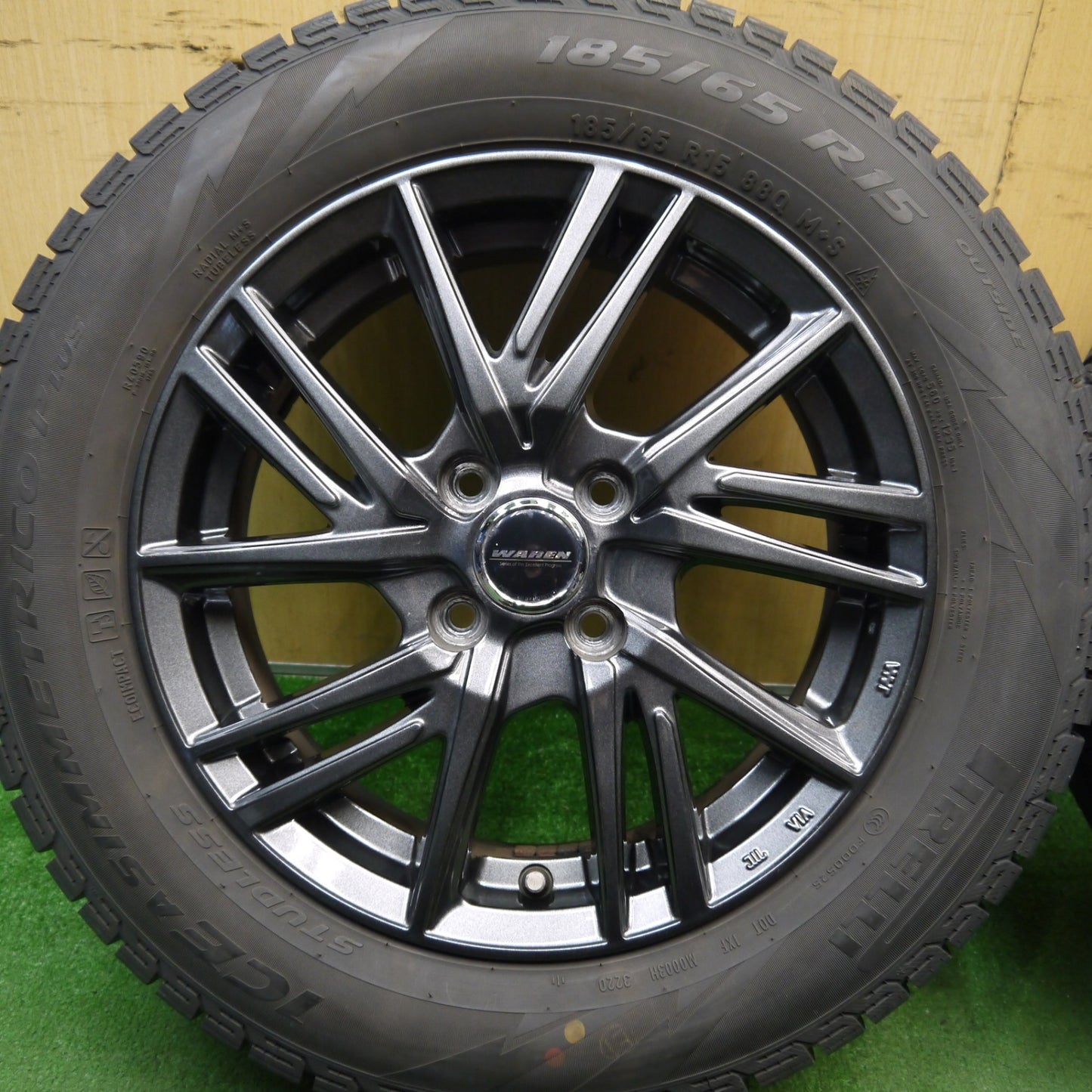 バリ溝！キレイ！8.5分★スタッドレス 185/65R15 ピレリ アイスアシンメトリコ プラス WAREN ヴァーレン 15インチ PCD100/4H★5072507Hス