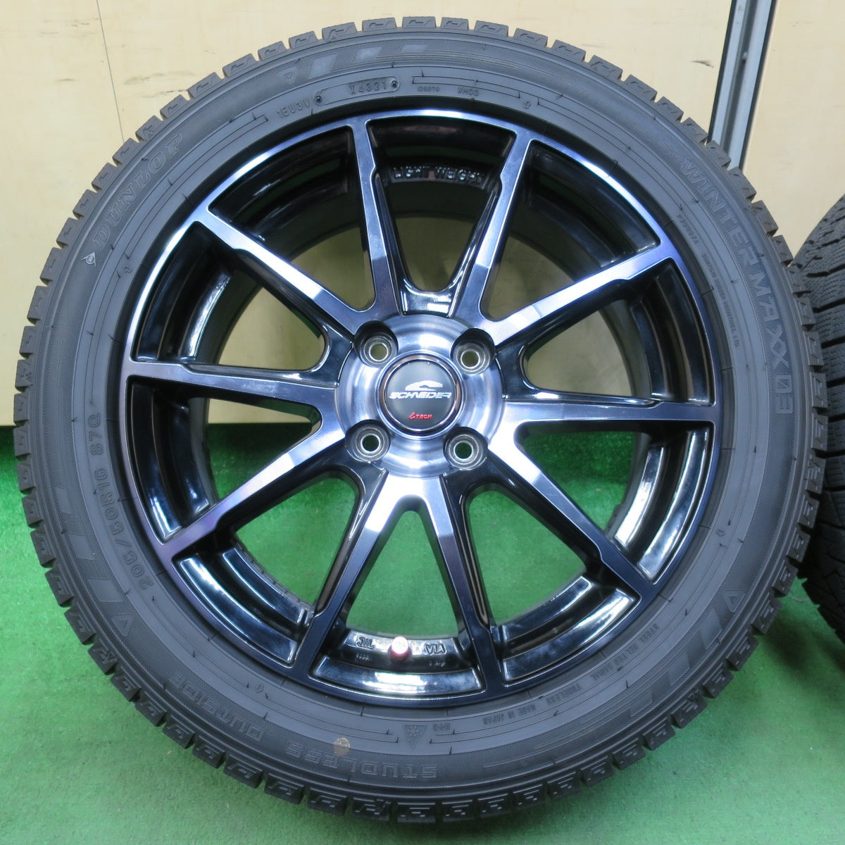 [送料無料] バリ溝！21年！キレイ！9.5分★スタッドレス 205/50R16 ダンロップ ウインターマックス03 SCHNEIDER シュナイダー 16インチ PCD100/4H★4113010イス