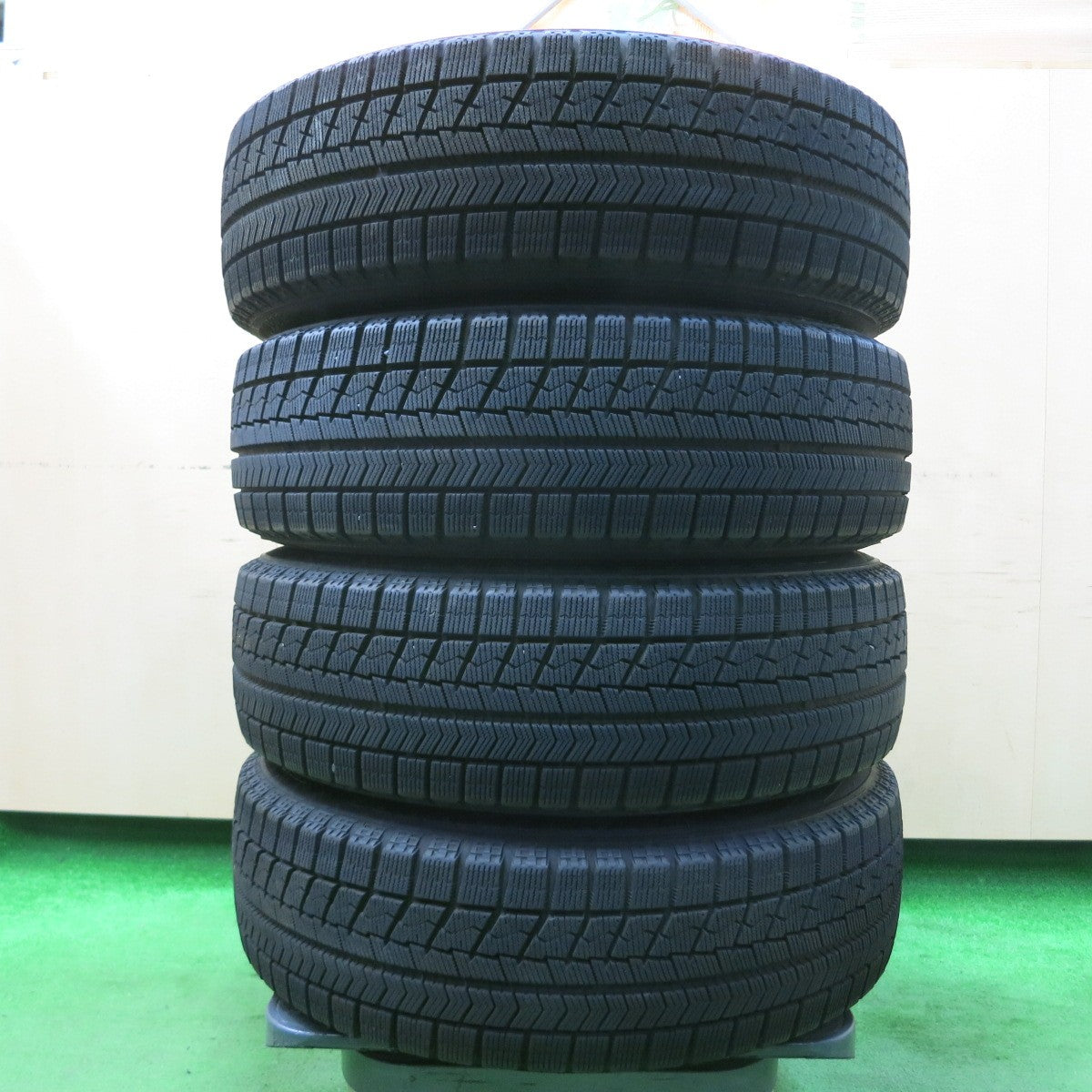 *送料無料* バリ溝！キレイ！8.5分★スタッドレス 175/65R15 ブリヂストン ブリザック VRX MiLLOUS ミルアス 15インチ PCD100/4H★4041001イス