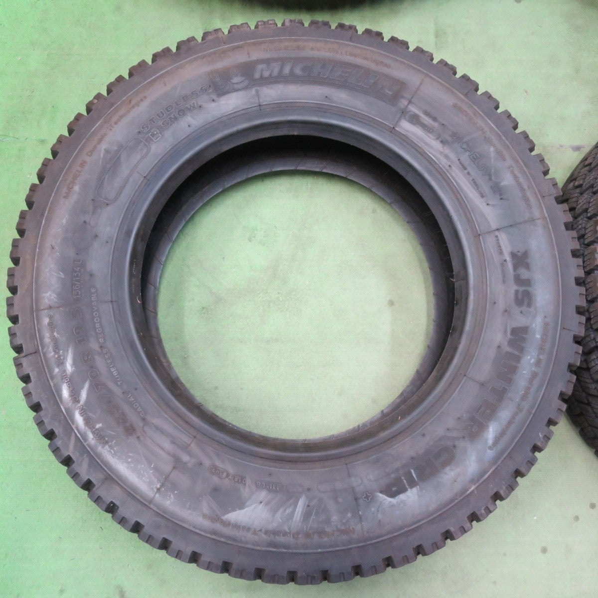 バリ溝！22年！9分★トラック タイヤ 245/70R19.5 136/134L スタッドレス ミシュラン XJS WINTER GRIP+ 19.5インチ★6010703イスタ
