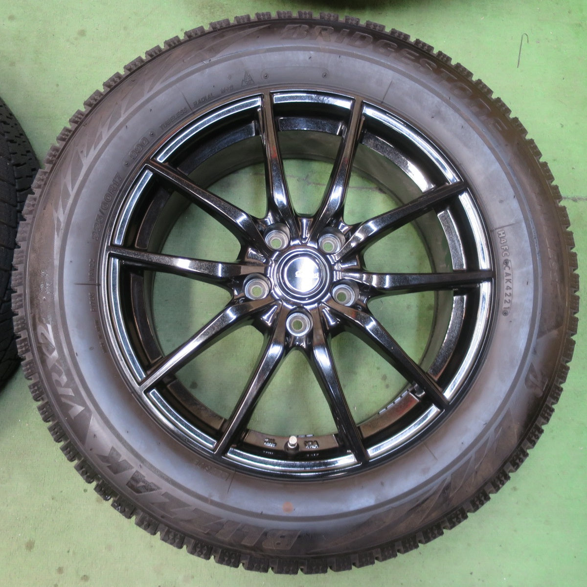 バリ溝！キレイ！ほぼ10分★スタッドレス 225/60R17 ブリヂストン ブリザック VRX2 G.speed Gスピード 17インチ PCD114.3/5H★6020504イス