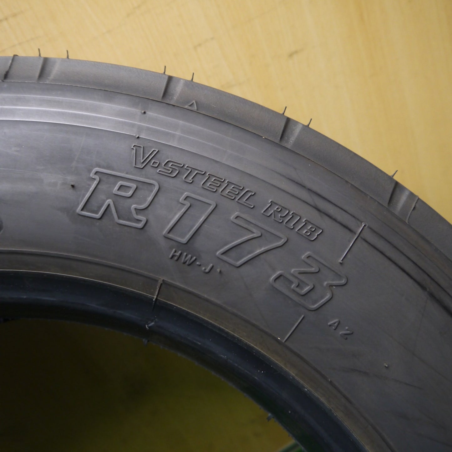 バリ溝！25年！9分！2本★トラック タイヤ 215/70R17.5 123/121J ブリヂストン R173 17.5インチ★5121212Hノタ