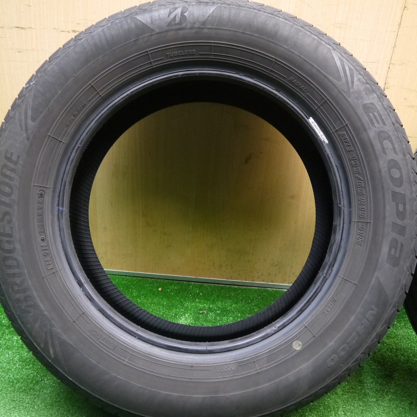 バリ溝！24年！9分★195/65R15 ブリヂストン エコピア NH200 タイヤ 15インチ プリウス ノア ヴォクシー セレナ 等★5122202Hノタ