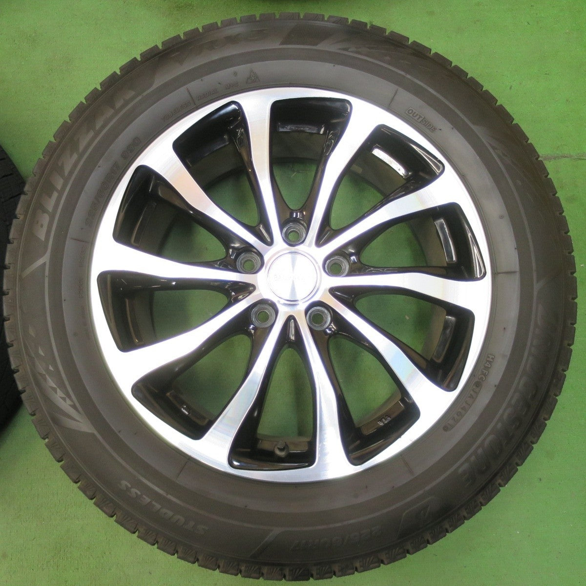 バリ溝！21年！キレイ！9.5分★スタッドレス 225/60R17 ブリヂストン ブリザック VRX3 BALMINUM バルミナ 17インチ PCD114.3/5H★5040711イス