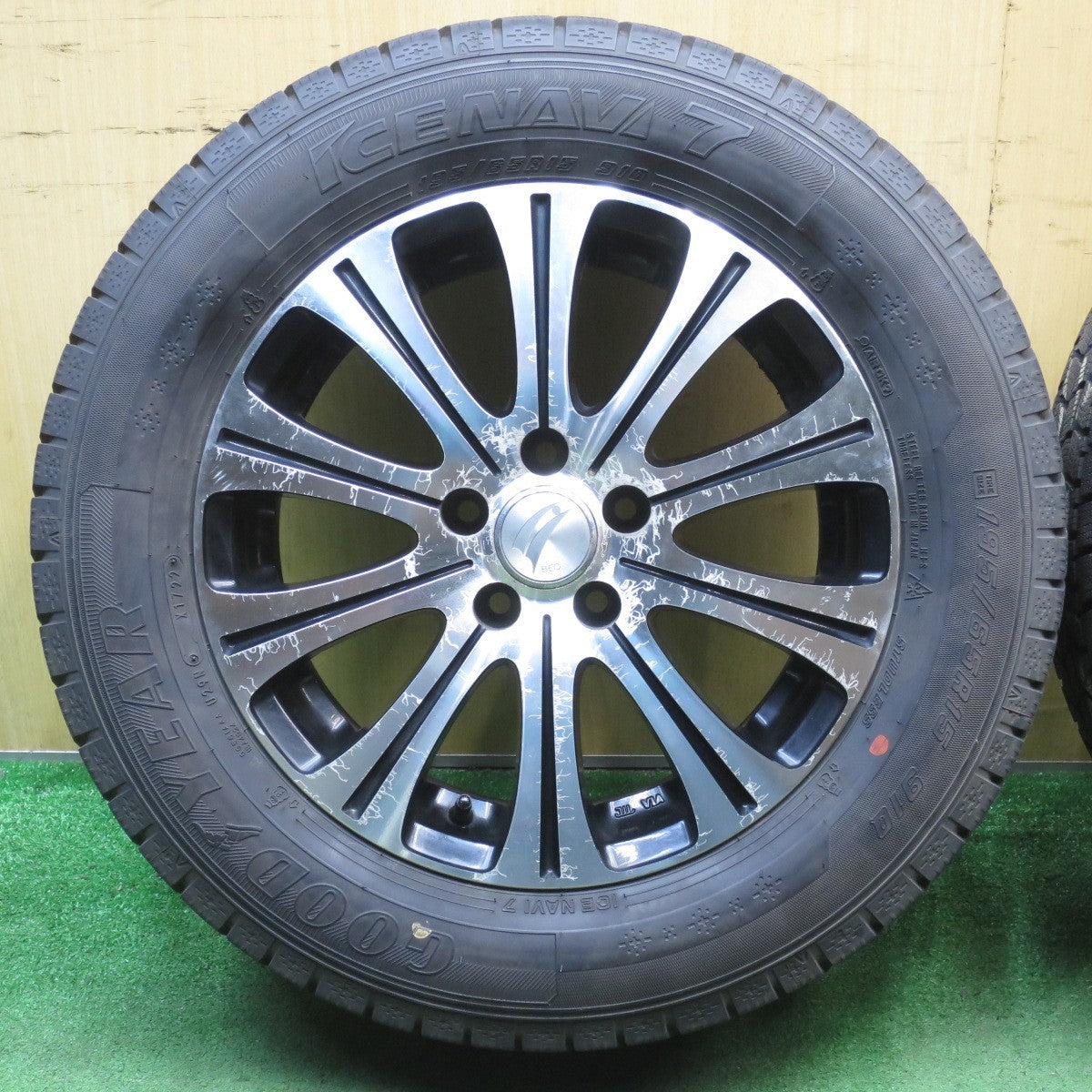 バリ溝！22年！9.5分以上★プリウス 等 195/65R15 スタッドレス グッドイヤー アイスナビ7 BEO ベオ 15インチ PCD100/5H★5081801NJス