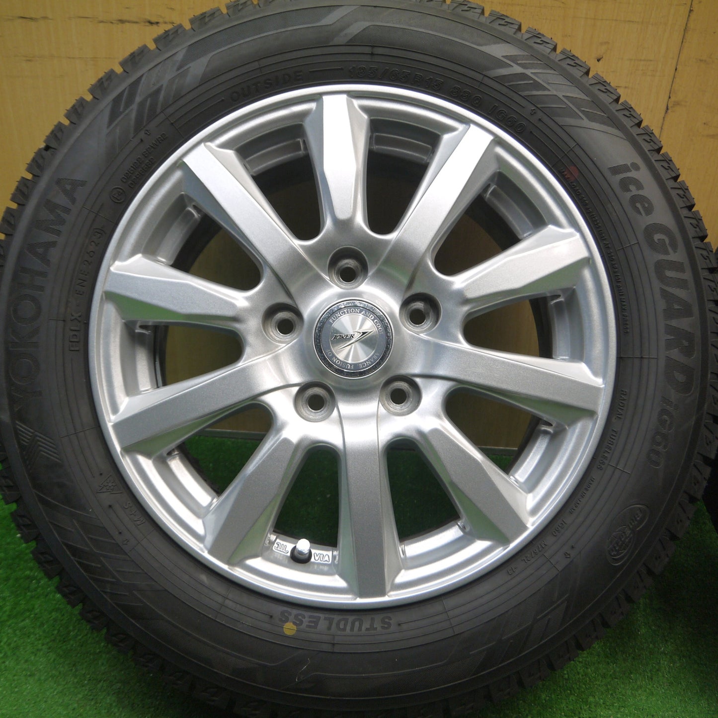 [送料無料] バリ溝！23年！キレイ！ほぼ10分★スタッドレス 185/65R15 ヨコハマ アイスガード iG60 JOKER ジョーカー 15インチ PCD114.3/5H★4120405Hス