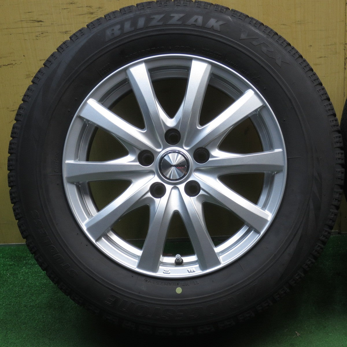 キレイ★スタッドレス 215/65R16 ブリヂストン ブリザック VRX ravrion RS01 ラブリオン 16インチ PCD114.3/5H★5070404NJス