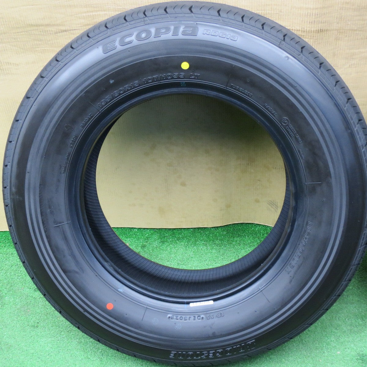 新車外し！25年★195/80R15 107/105S ブリヂストン エコピア RD613 タイヤ 15インチ ハイエース レジアスエース キャラバン 等★6030803NKノタ