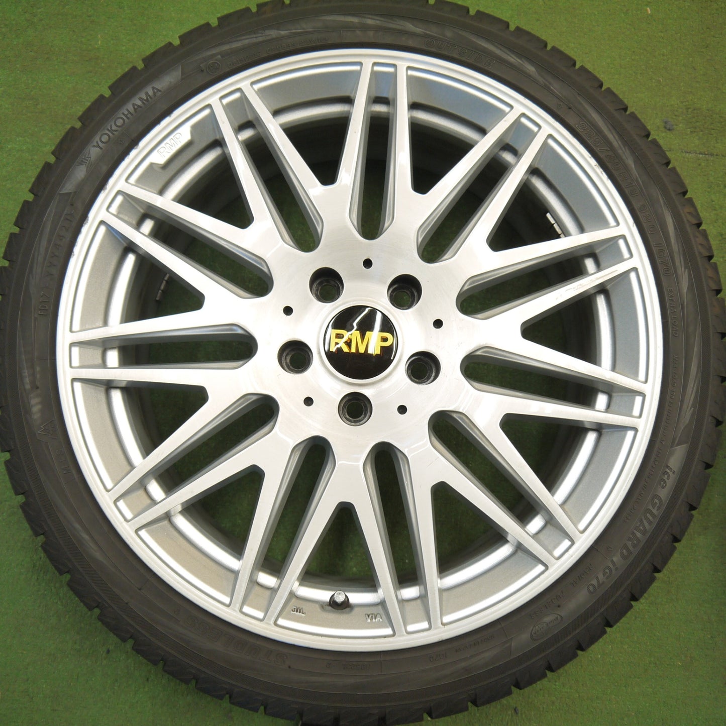 バリ溝！9.5分★ベンツ 等 RMP 225/40R18 スタッドレス ヨコハマ アイスガード iG70 18インチ PCD112/5H★6031101Hス