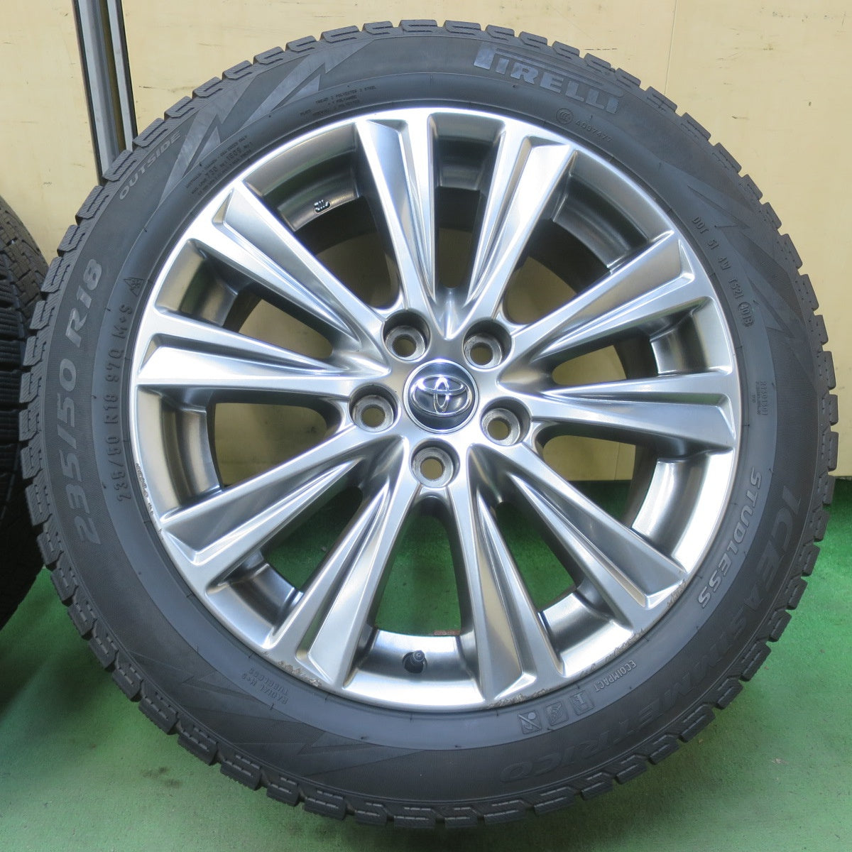 バリ溝！24年！ほぼ10分◎トヨタ 30系 アルファード ヴェルファイア 純正 235/50R18 スタッドレス ピレリ アイス アシンメトリコ ヨコハマ アイスガード iG52C 18インチ PCD114.3/5H◎6081907イス