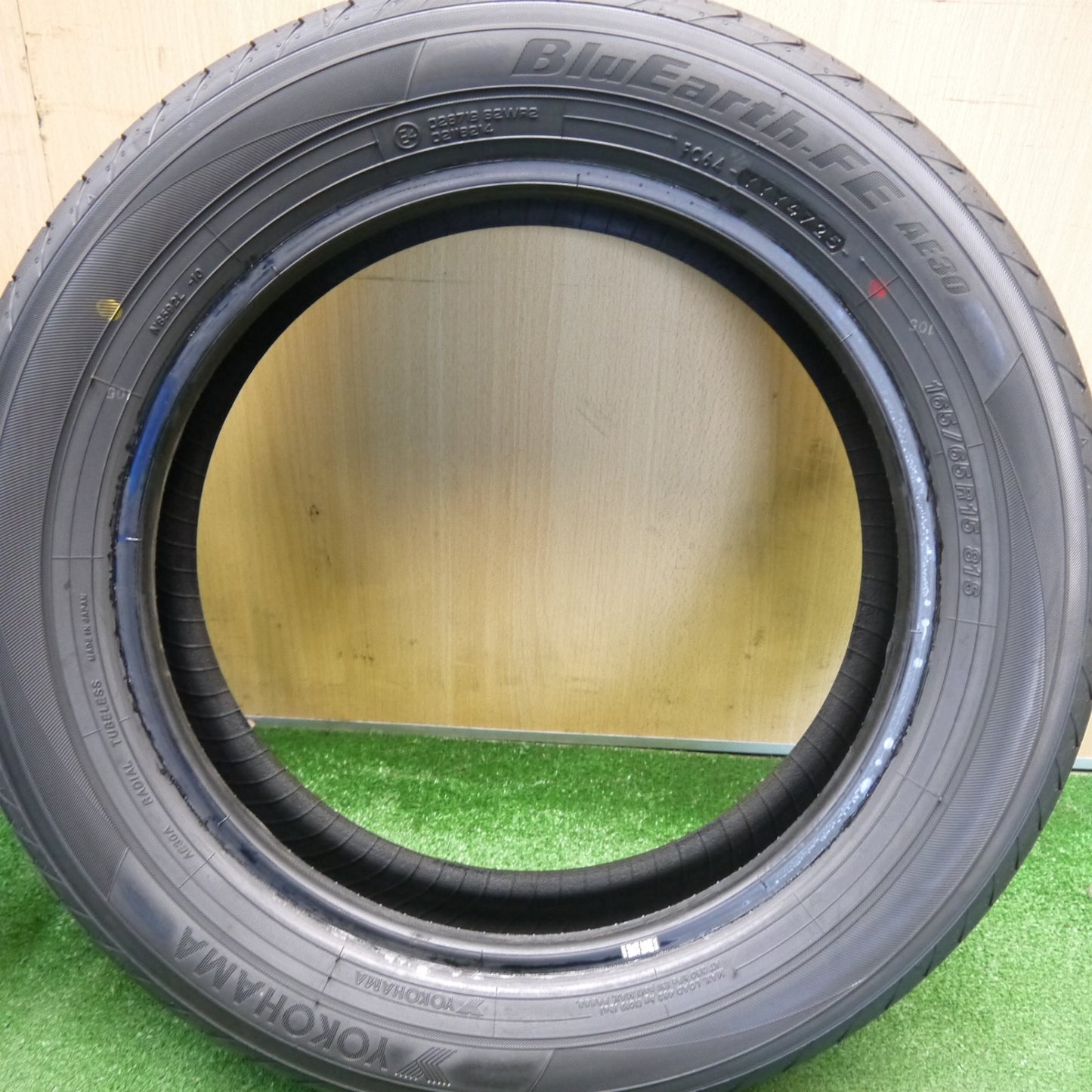 新車外し！25年★165/65R15 ヨコハマ BluEarth-FE AE30 ブルーアース 15インチ タイヤ デリカ D:2 ソリオ タフト 等★6050818Hノタ