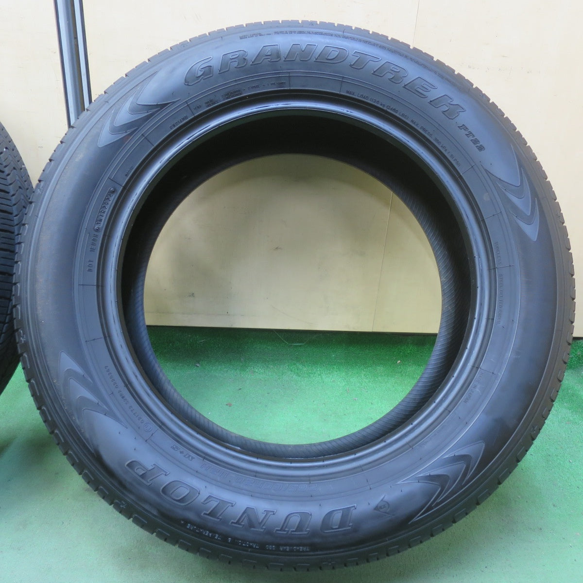 バリ溝！24年！9.5分◎265/60R20 ダンロップ グラントレック PT22 タイヤ 20インチ ランクル 250 プラド タンドラ セコイヤ 等◎6082801イノタ