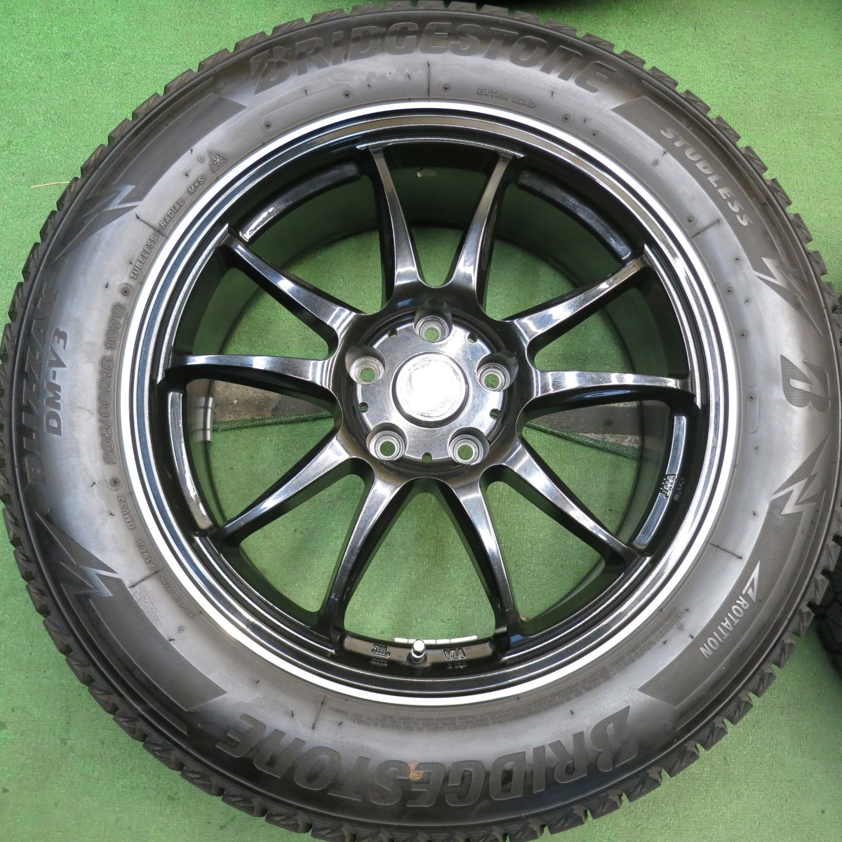 バリ溝！22年！キレイ！9.5分◎スタッドレス 235/60R18 ブリヂストン ブリザック DM-V3 ESTROSA エステローザ 18インチ PCD114.3/5H◎6081412HAス