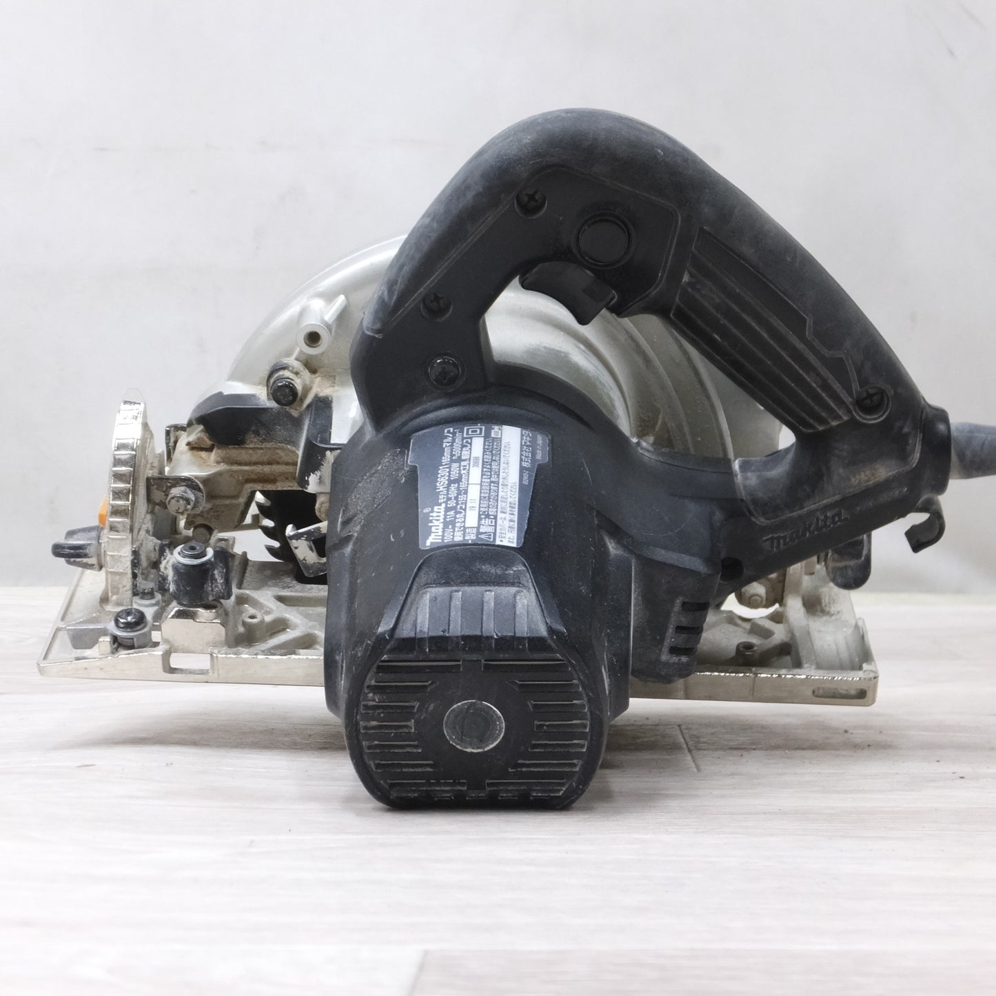 [送料無料] ◆マキタ 165mm 電気 マルノコ HS6301 本体のみ 丸ノコ 100V 切断機 電動 工具◆