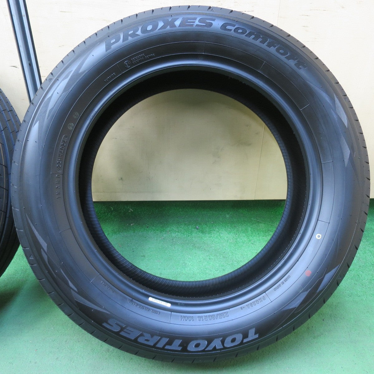 新車外し！24年★225/60R18 トーヨー プロクセス Comfort タイヤ 18インチ 40系 アルファード ヴェルファイア ハリアー RAV4 等★5051701イノタ