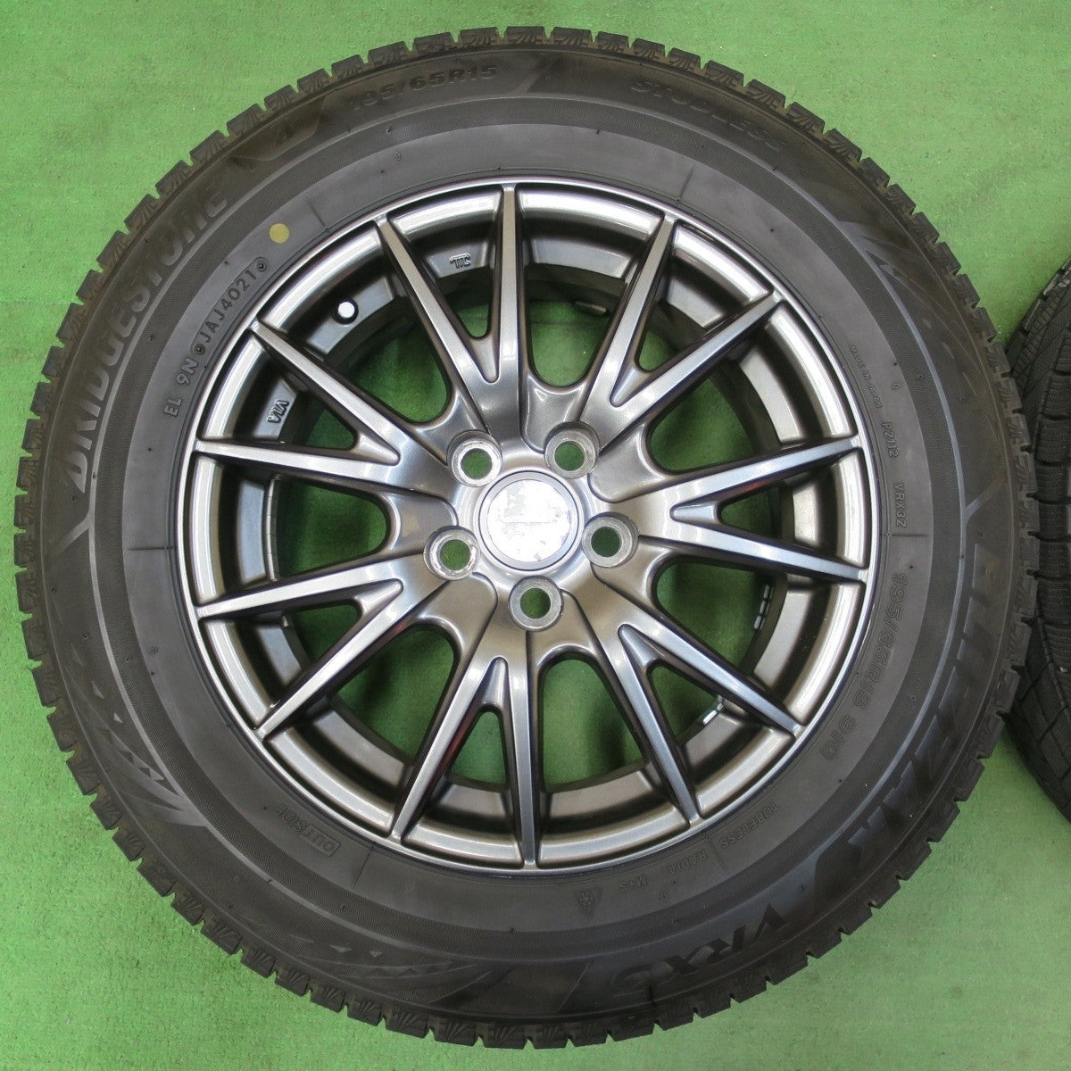 バリ溝！21年！キレイ！9.5分★プリウス 等 195/65R15 スタッドレス ブリヂストン ブリザック VRX3 VELVA SPORT ヴェルヴァ 15インチ PCD100/5H★5020103イス