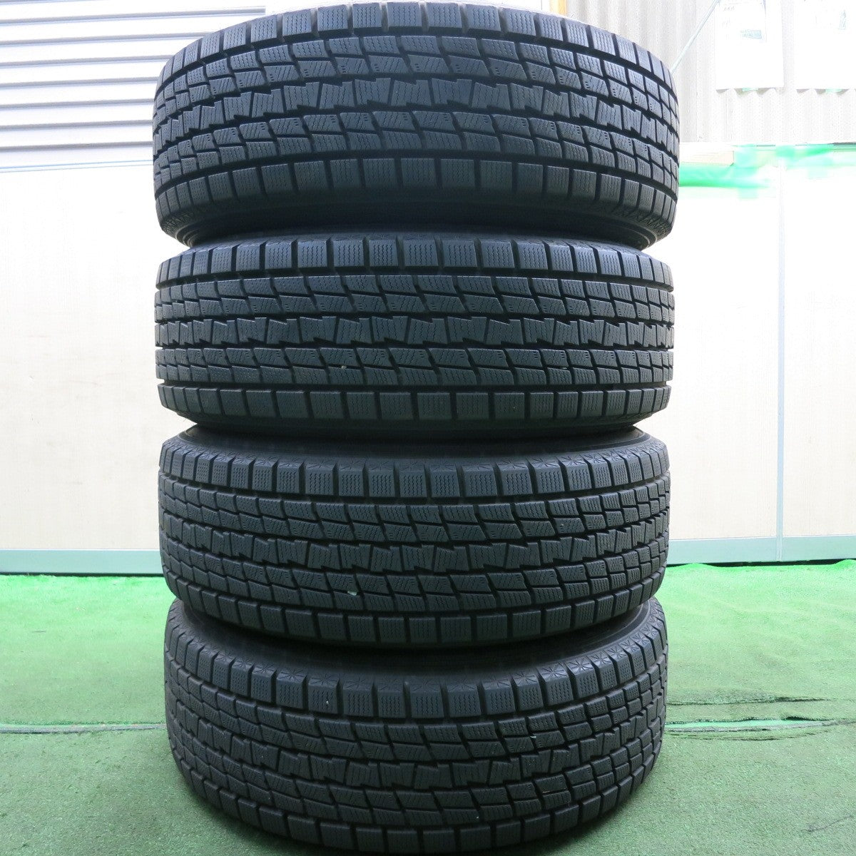 *送料無料* バリ溝！20年！キレイ！9.5分以上★スタッドレス 225/60R18 グッドイヤー アイスナビ SUV ravrion RS01 ラブリオン 18インチ PCD114.3/5H★4051503HAス