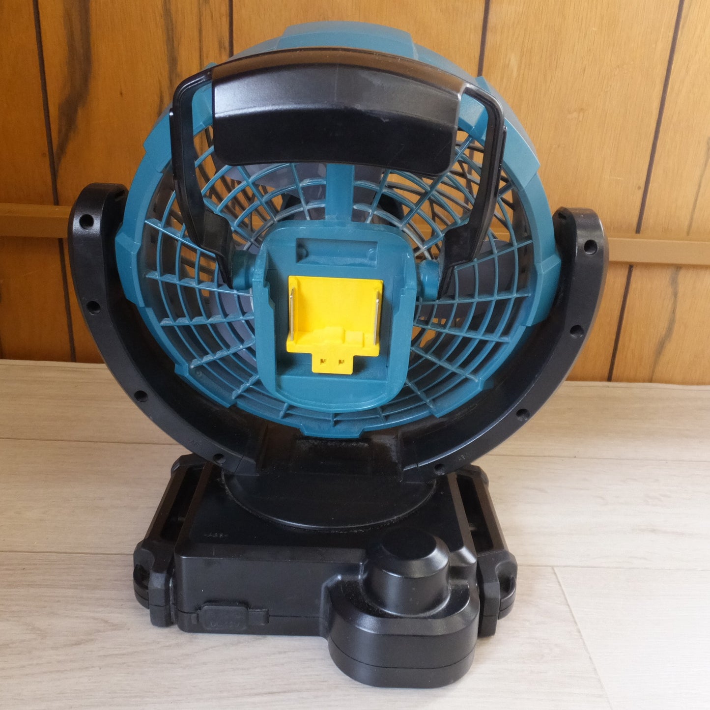 [送料無料] ★マキタ makita 充電式ファン CF102D 14.4V/18V 本体のみ★