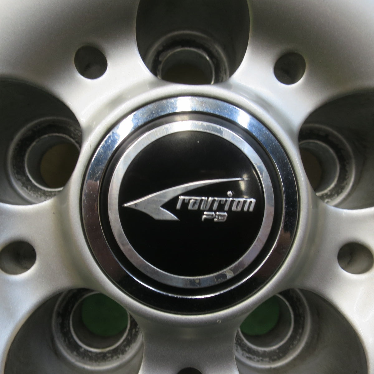 バリ溝！24年！キレイ！ほぼ10分★プリウス 等 195/65R15 スタッドレス グッドイヤー アイスナビ7 ravrion P3 ラブリオン 15インチ PCD100/5H★5122705イス