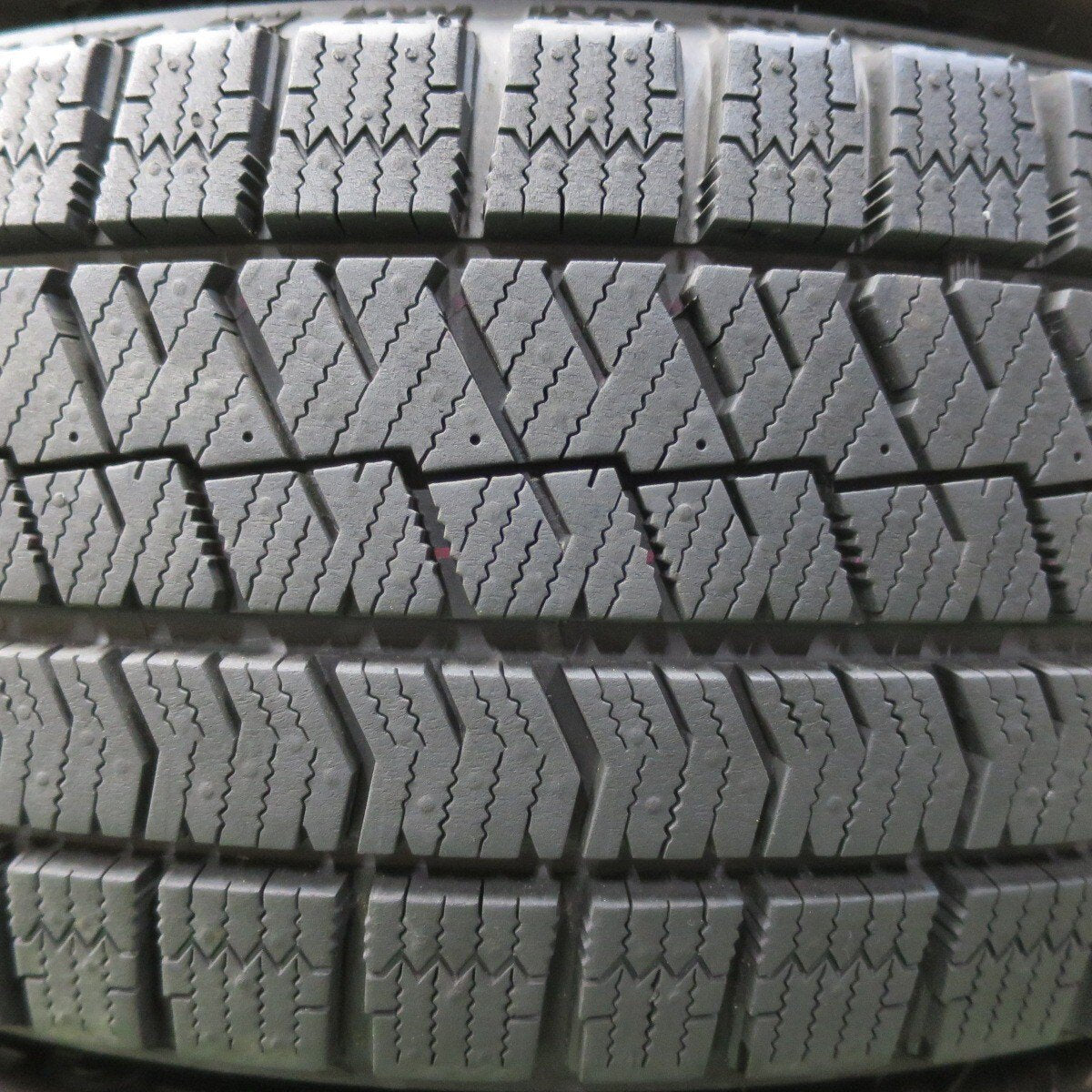 バリ溝！21年！9.5分以上★スタッドレス 195/65R15 ブリヂストン ブリザック VRX2 Treffer トレファー 15インチ PCD114.3/5H★5022704イス