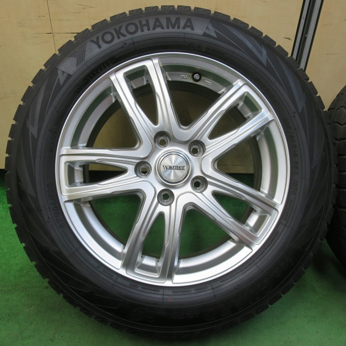 バリ溝！22年！キレイ！ほぼ10分★スタッドレス 205/60R16 ヨコハマ アイスガード iG70 Wazner 16インチ PCD114.3/5H★5022401イス