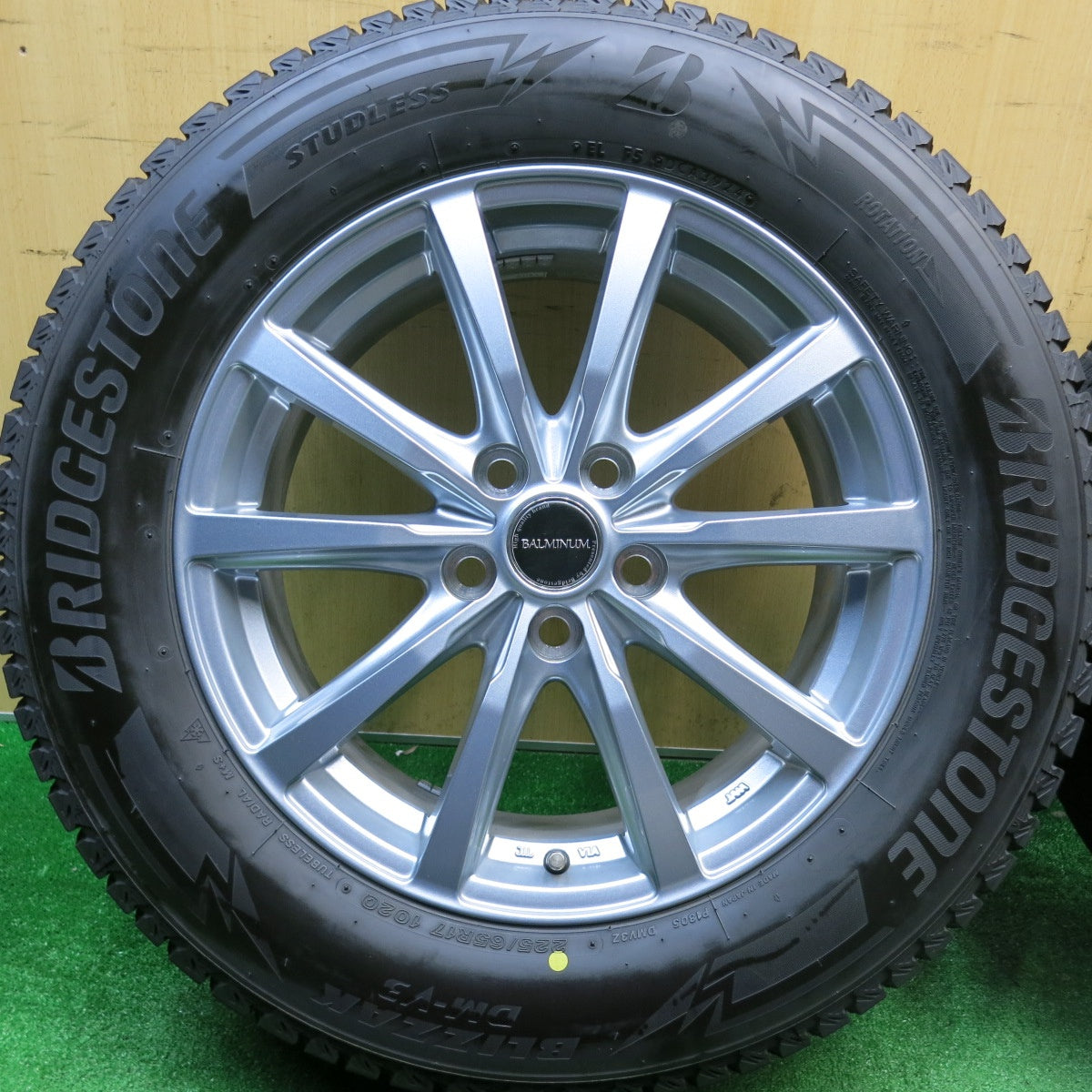 バリ溝！24年！キレイ！9.5分以上★スタッドレス 225/65R17 ブリヂストン ブリザック DM-V3 BALMINUM バルミナ 17インチ PCD114.3/5H★5120616HAス