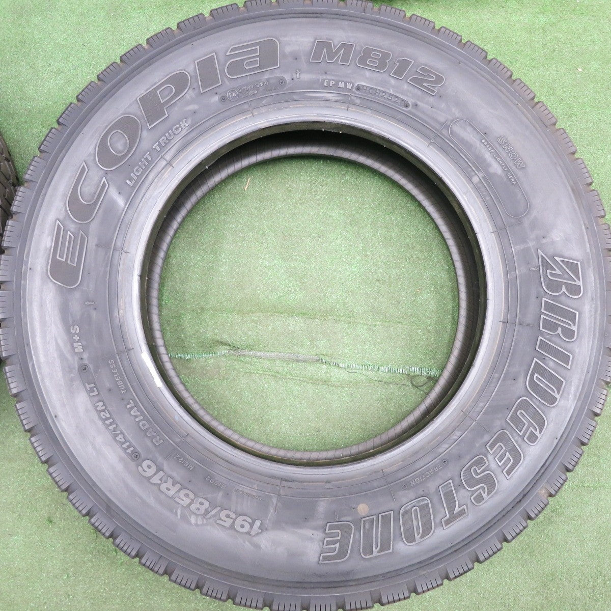 *送料無料* バリ溝！20年！8.5分★トラック タイヤ 195/85R16 114/112N ブリヂストン エコピア M812 ミックス オールシーズン 16インチ★4071402HAノタ