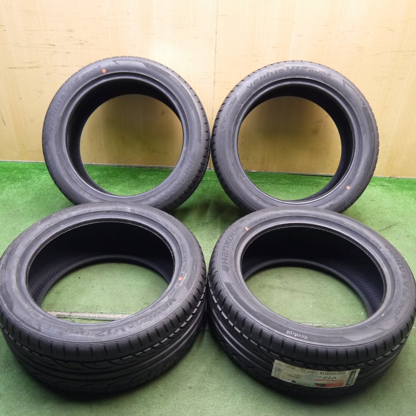 未使用！22年★245/45R18 ハンコック ベンタス V12 evo2 タイヤ 18インチ スカイライン フーガ クラウン マジェスタ BMW ベンツ アウディ 等★5081803Hノタ