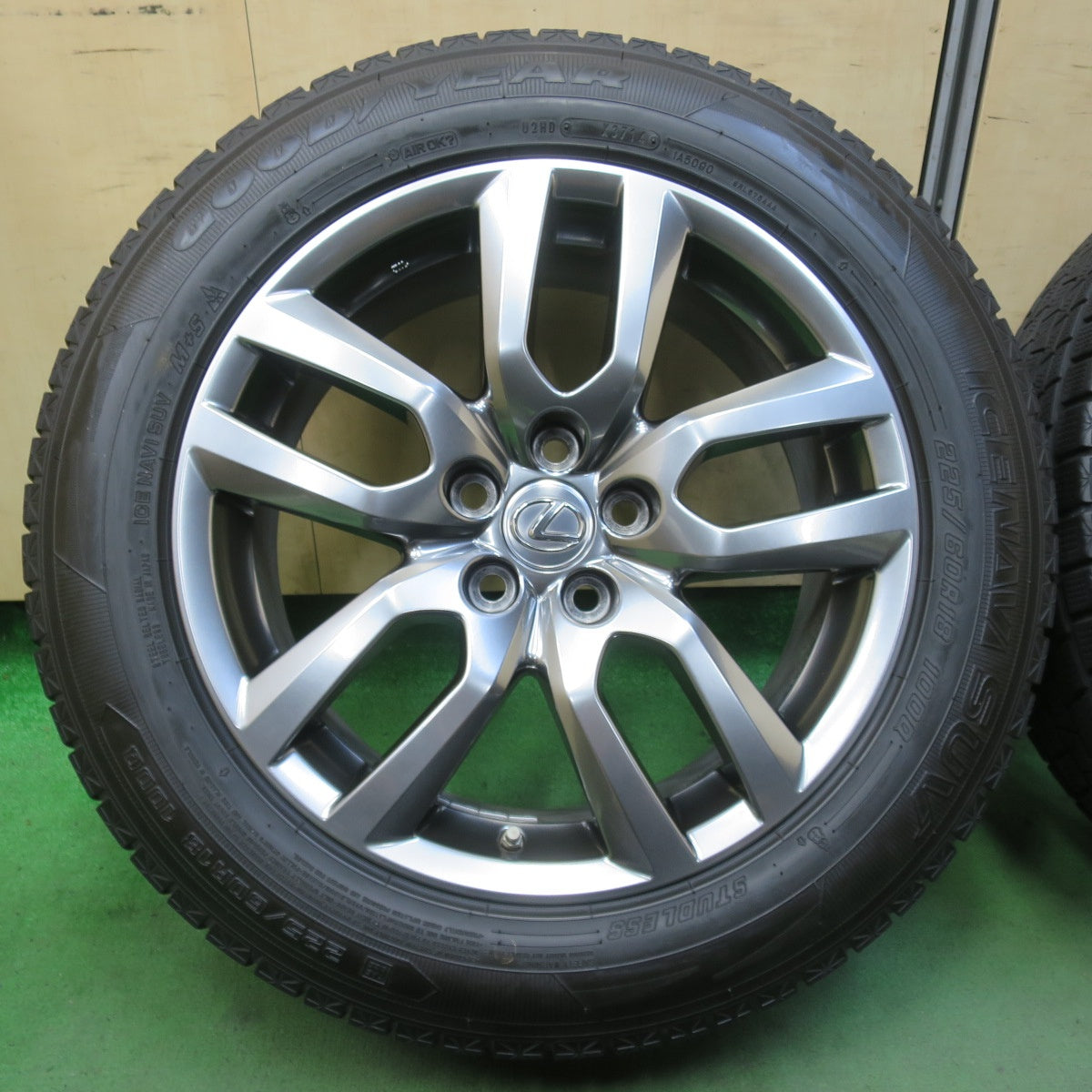 センサー付！バリ溝！キレイ！9.5分★レクサス NX バージョンL 純正 225/60R18 スタッドレス グッドイヤー アイスナビ SUV 18インチ PCD114.3/5H★5102305イス