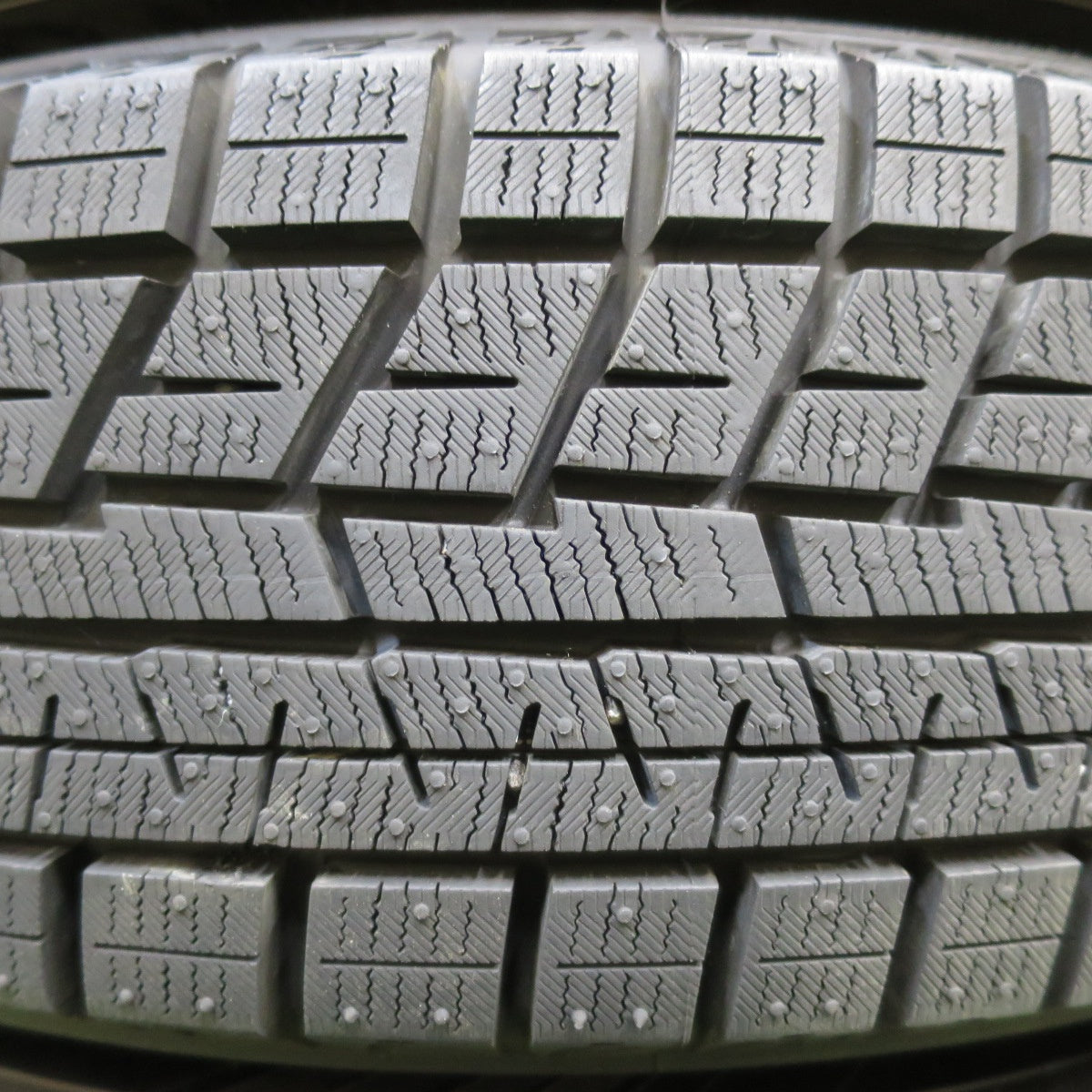 [送料無料] バリ溝！23年！ほぼ10分★スタッドレス 165/70R14 ヨコハマ アイスガード iG60 S-HOLD 14インチ PCD100/4H★4112207イス