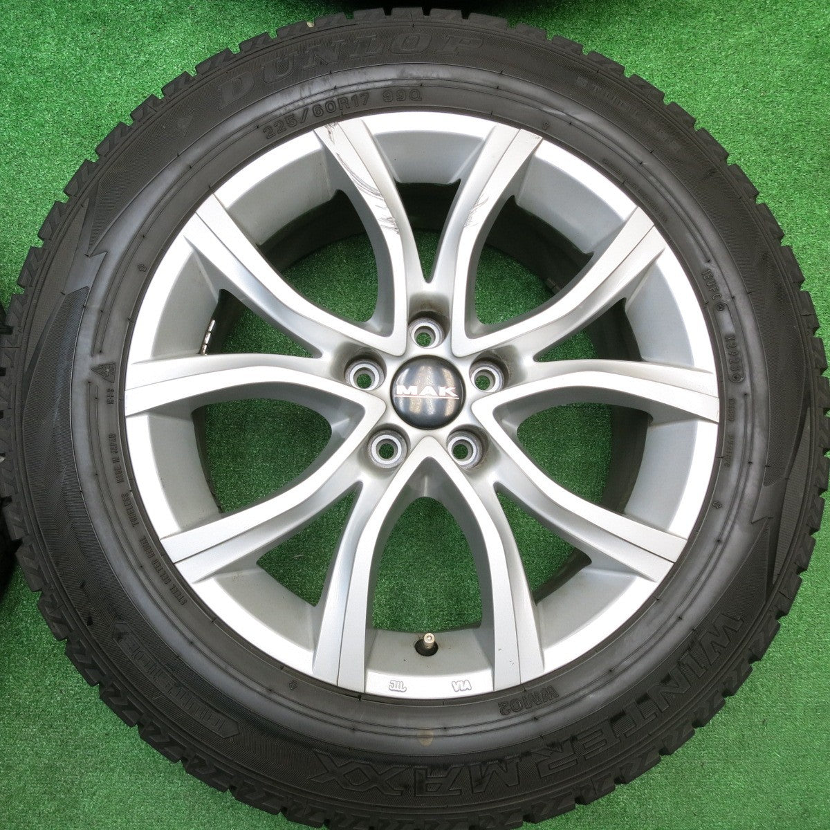 バリ溝！23年！9.5分★プジョー 等 MAK ANTIBES 225/60R17 スタッドレス ダンロップ ウインターマックス WM02 アンチバス 17インチ PCD108/5H★5102314HAス