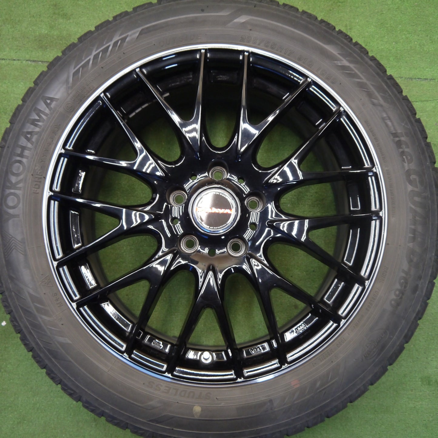 バリ溝！キレイ！8.5分★Leyseen PRAVA 9M 205/55R17 スタッドレス ヨコハマ アイスガード iG60 レイシーン プラバ 17インチ PCD114.3/5H★6050104Hス
