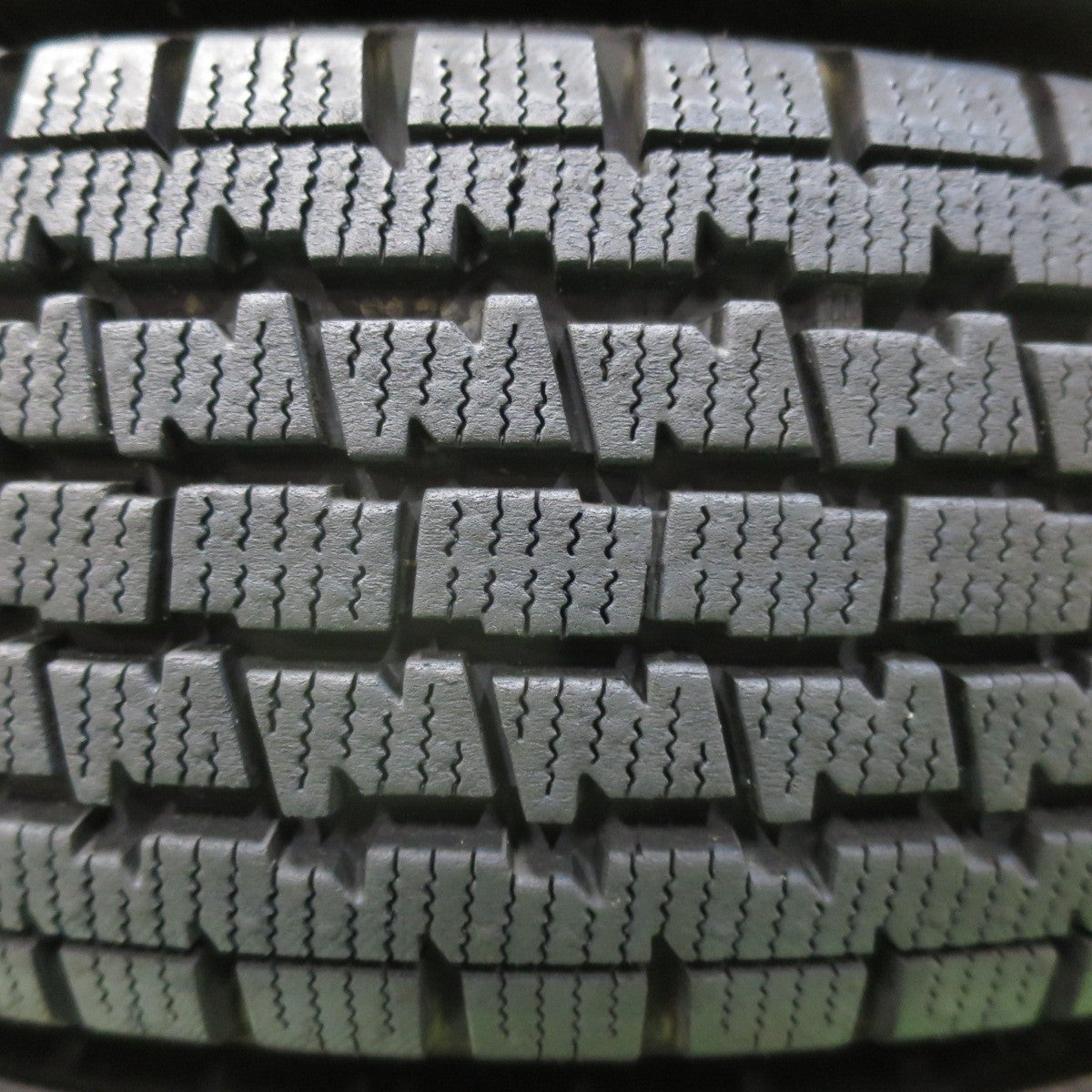 バリ溝！23年！キレイ！9.5分★スタッドレス 145/80R12 80/78N ブリヂストン W300 TOPY スチール 12インチ PCD100/4H★5033105イス