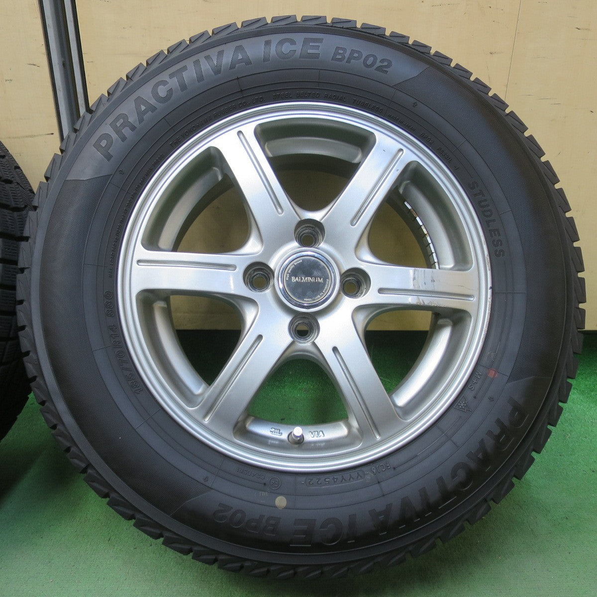 バリ溝！22年！8.5分★スタッドレス 185/70R14 プラクティバ アイス BP02 ヨコハマ BALMINUM GR6 バルミナ 14インチ PCD100/4H★6043019イス