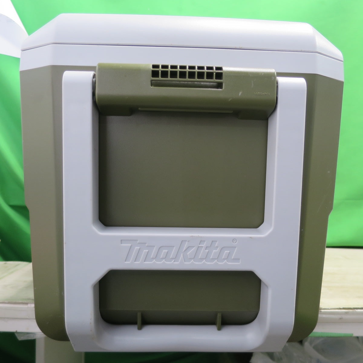 [送料無料] キレイ☆マキタ 充電式 保冷温庫 CW001G 容量20L 冷蔵庫 保温庫 アウトドア キャンプ 釣り 等☆