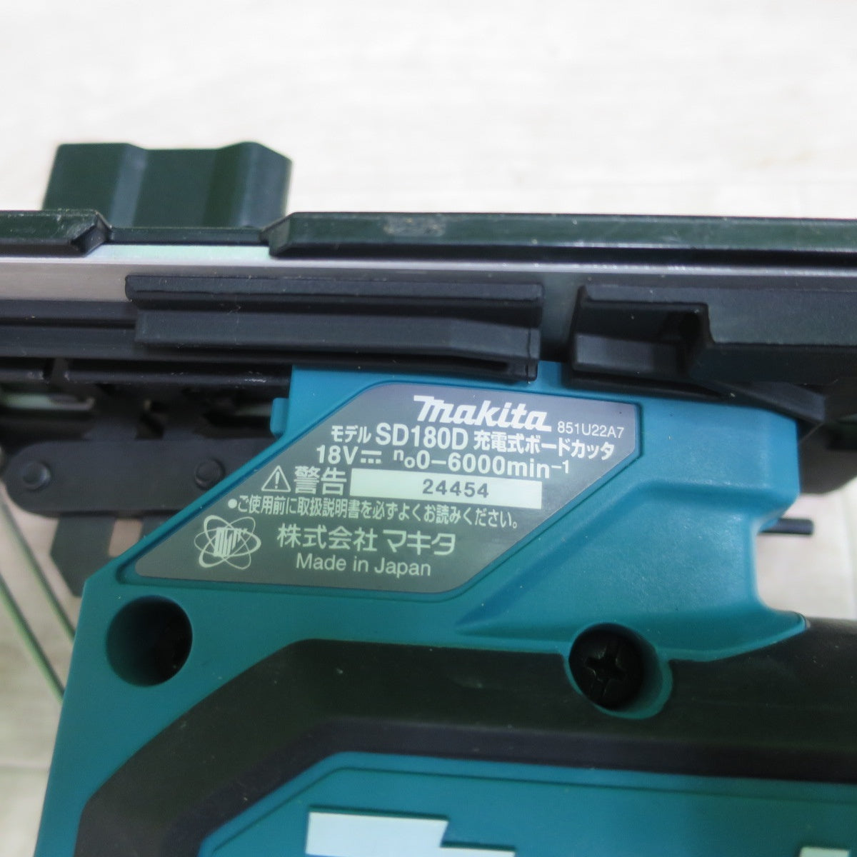 [送料無料] キレイ☆makita マキタ 18V 充電式 ボードカッター SD180D 本体 コードレス ボード用 切断機 角穴カッター DIY 日曜大工 電動 工具☆