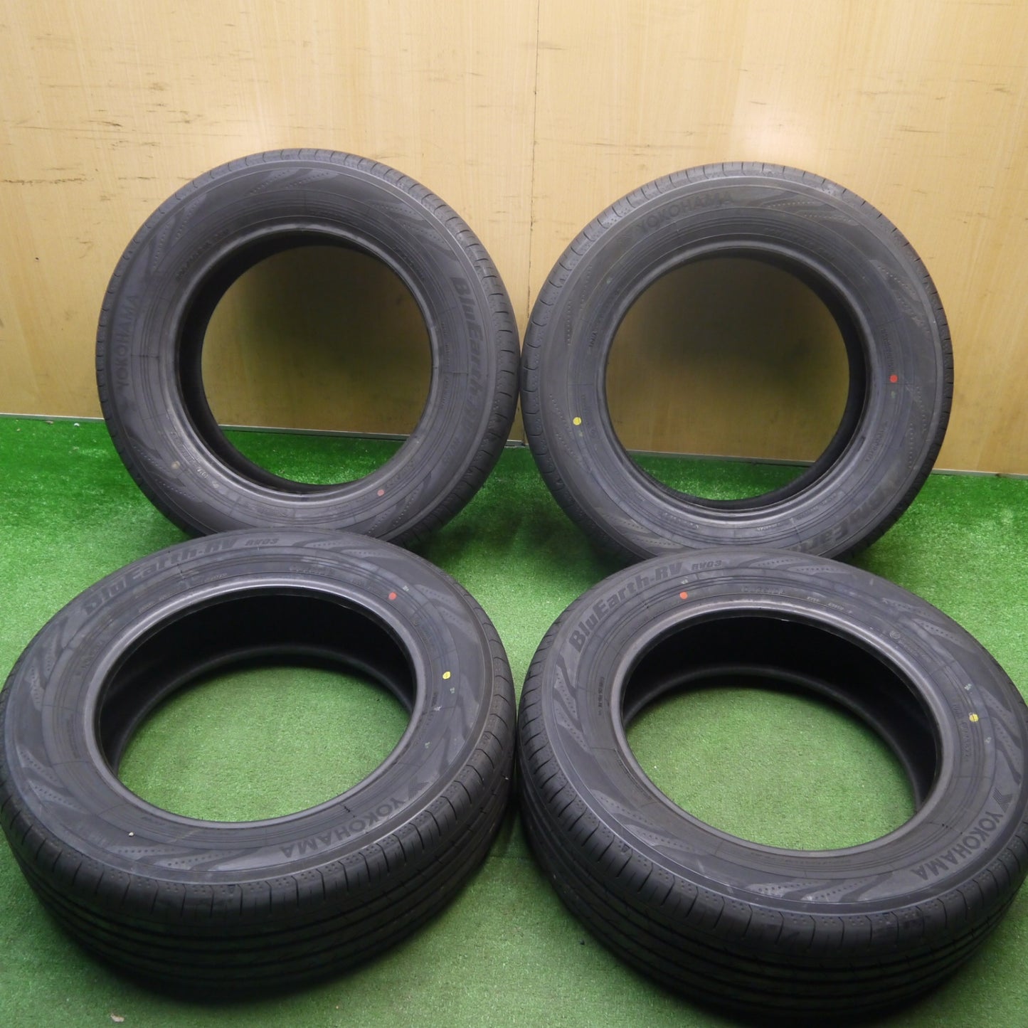 未使用！22年★205/65R16 ヨコハマ BluEarth-RV RV03 ブルーアース タイヤ 16インチ カムリ ヤリスクロス セレナ エスティマ 等★6010508Hノタ