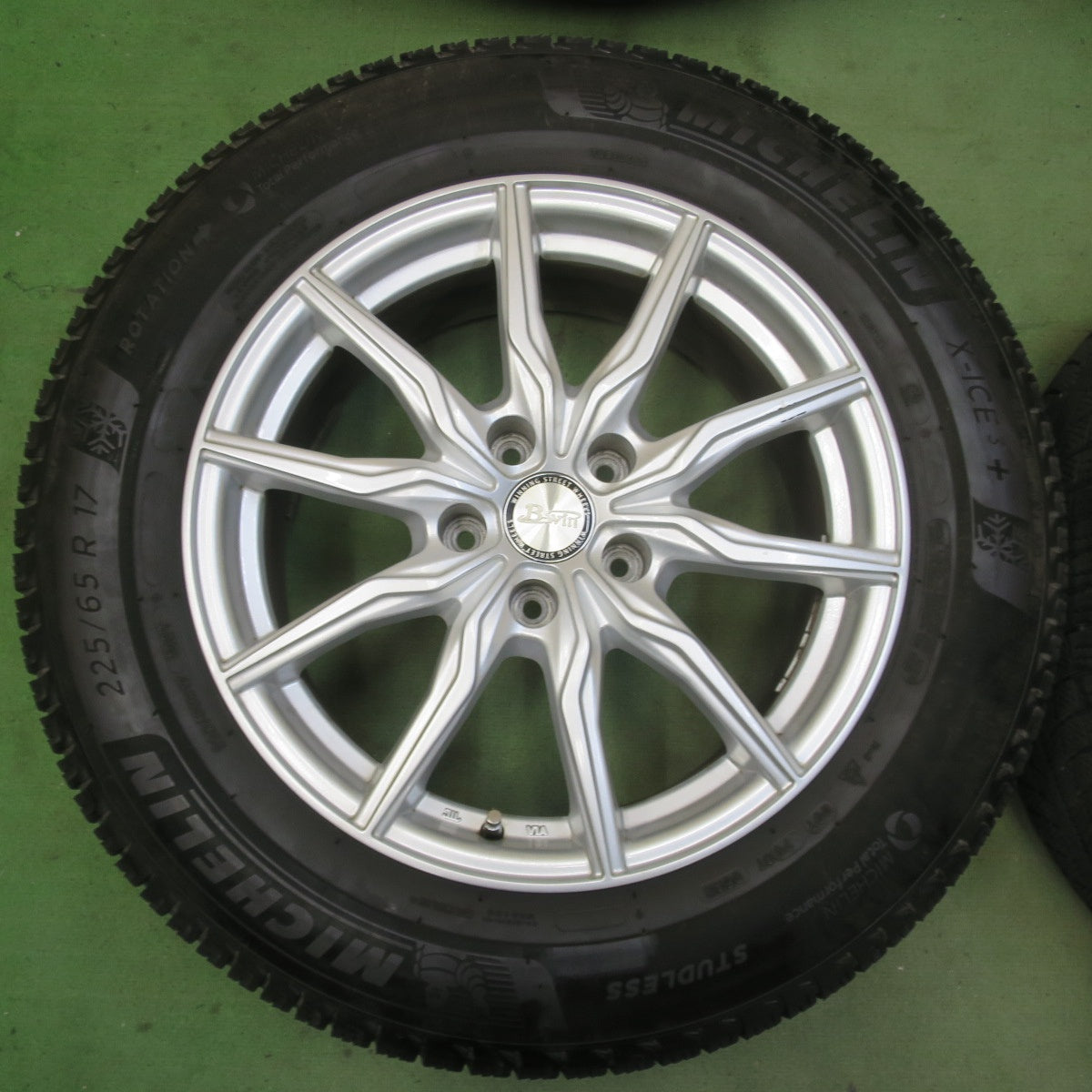 バリ溝！8.5分◎スタッドレス 225/65R17 ミシュラン X-ICE3+ B-win 社外 アルミ 17インチ PCD114.3/5H◎6070603イス