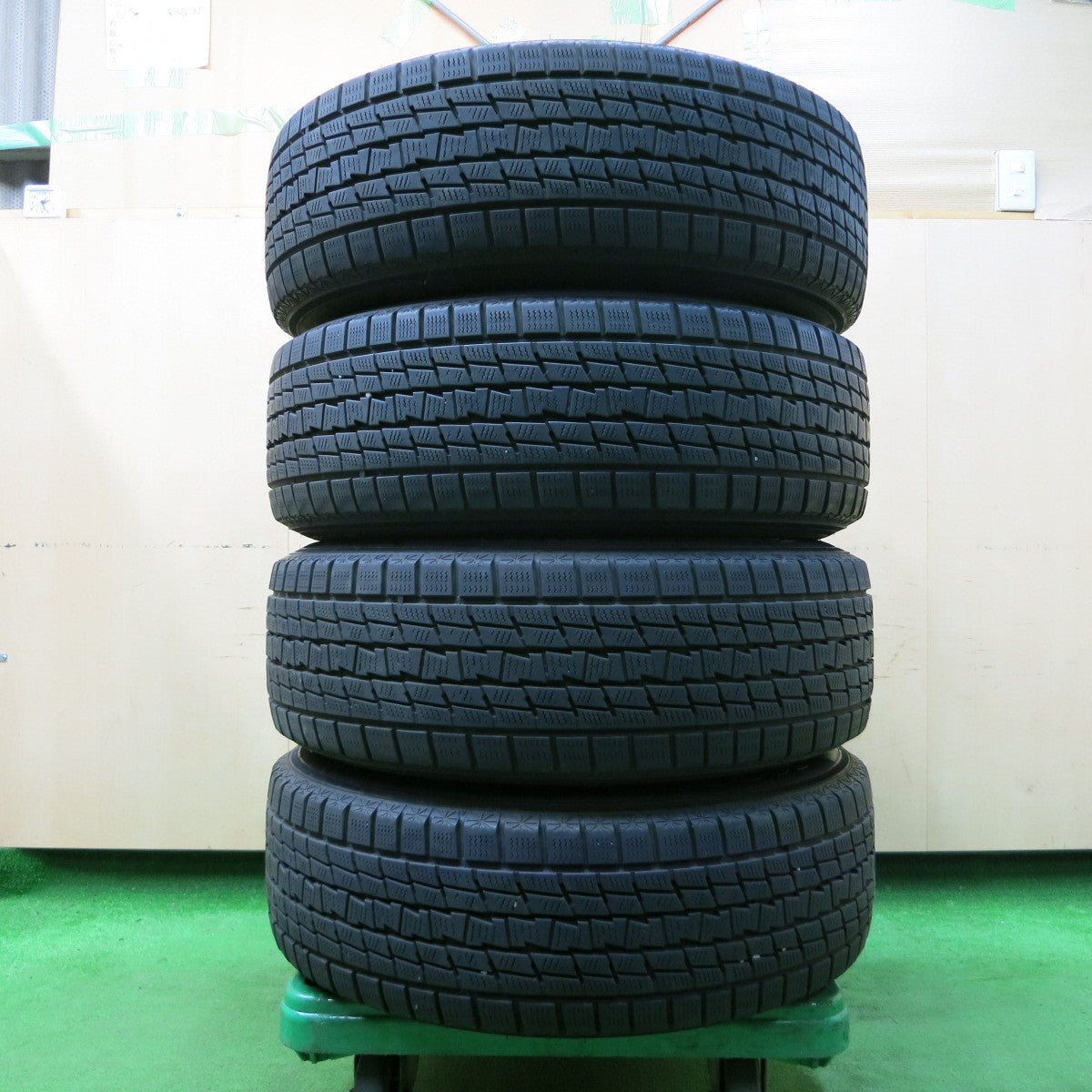 *送料無料* センサー付！キレイ★レクサス NX300h 純正 225/65R17 スタッドレス グッドイヤー アイスナビ SUV 17インチ PCD114.3/5H★4051607イス