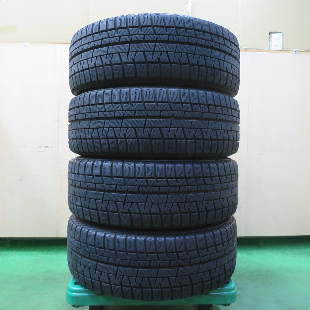 [送料無料] バリ溝！キレイ！9.5分★ワーゲン ティグアン 等 EUROTECH GAYA5 215/55R17 スタッドレス ヨコハマ アイスガード iG50 プラス ユーロテック ガヤ5 PCD112/5H★5010709イス