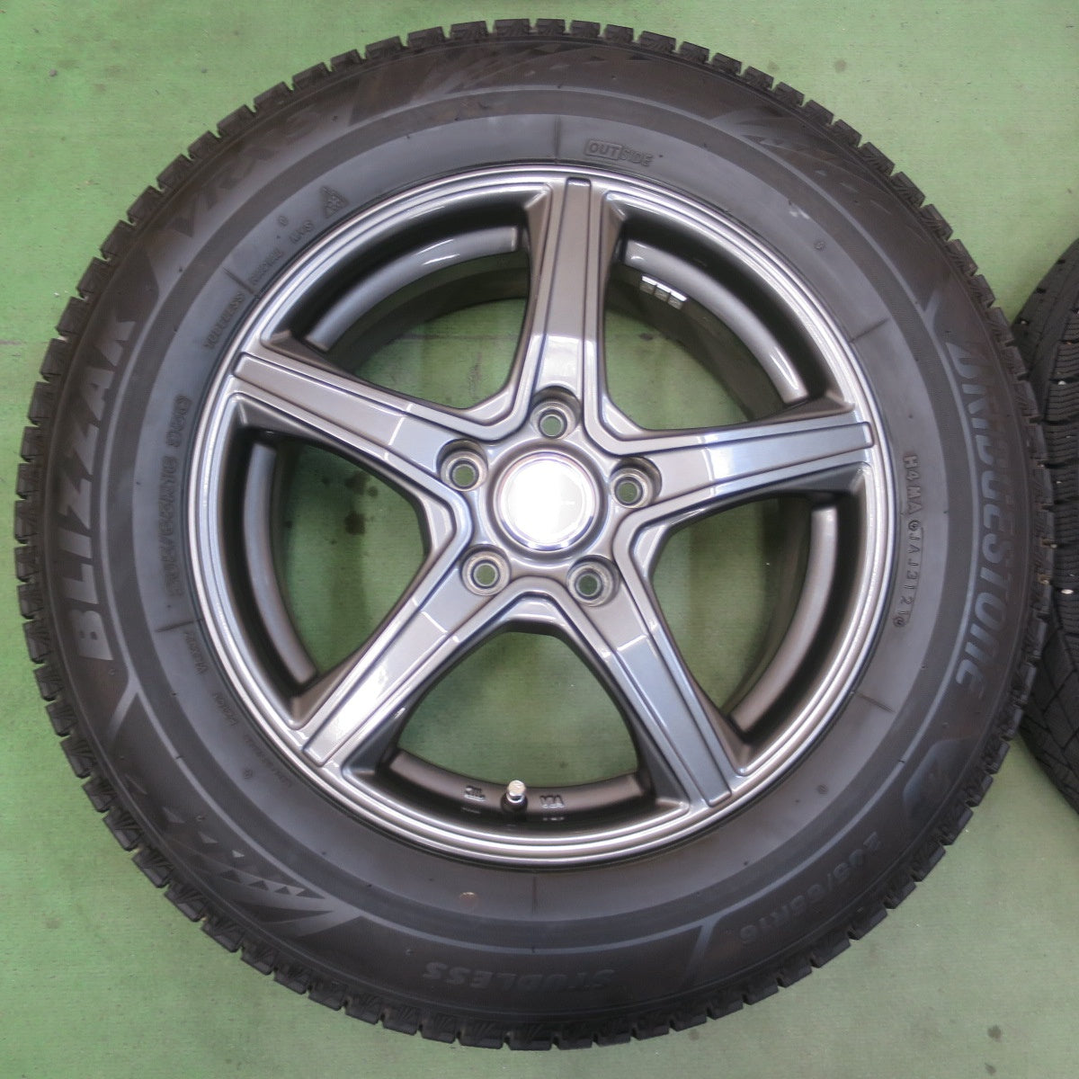 バリ溝！キレイ！9.5分★スタッドレス 205/65R16 ブリヂストン ブリザック VRX3 TOPRUN トップラン 16インチ PCD114.3/5H★6050803イス