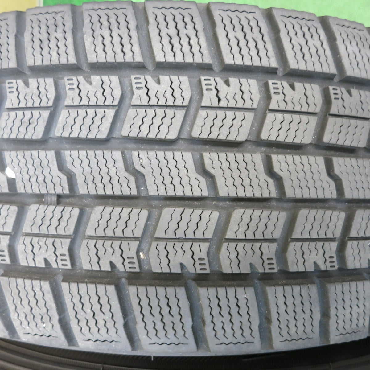 バリ溝！22年！9.5分★LOXARNY SPORT 205/60R16 スタッドレス グッドイヤー アイスナビ7 ロクサーニ スポーツ 16インチ PCD114.3/5H★6011108HAス