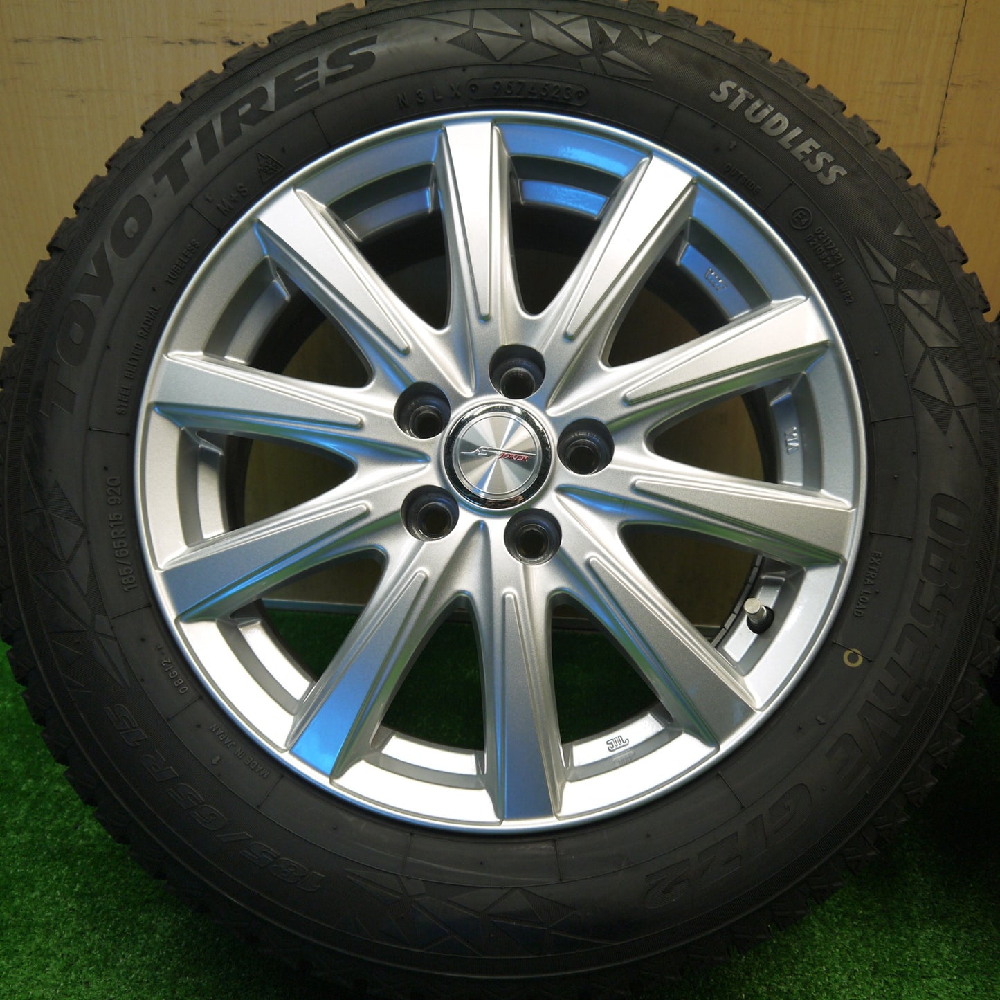 バリ溝！23年！キレイ！9分！2本★プリウス シエンタ 等 185/65R15 スタッドレス トーヨー オブザーブ GIZ2 JOKER ジョーカー 15インチ PCD100/5H★5101701Hス