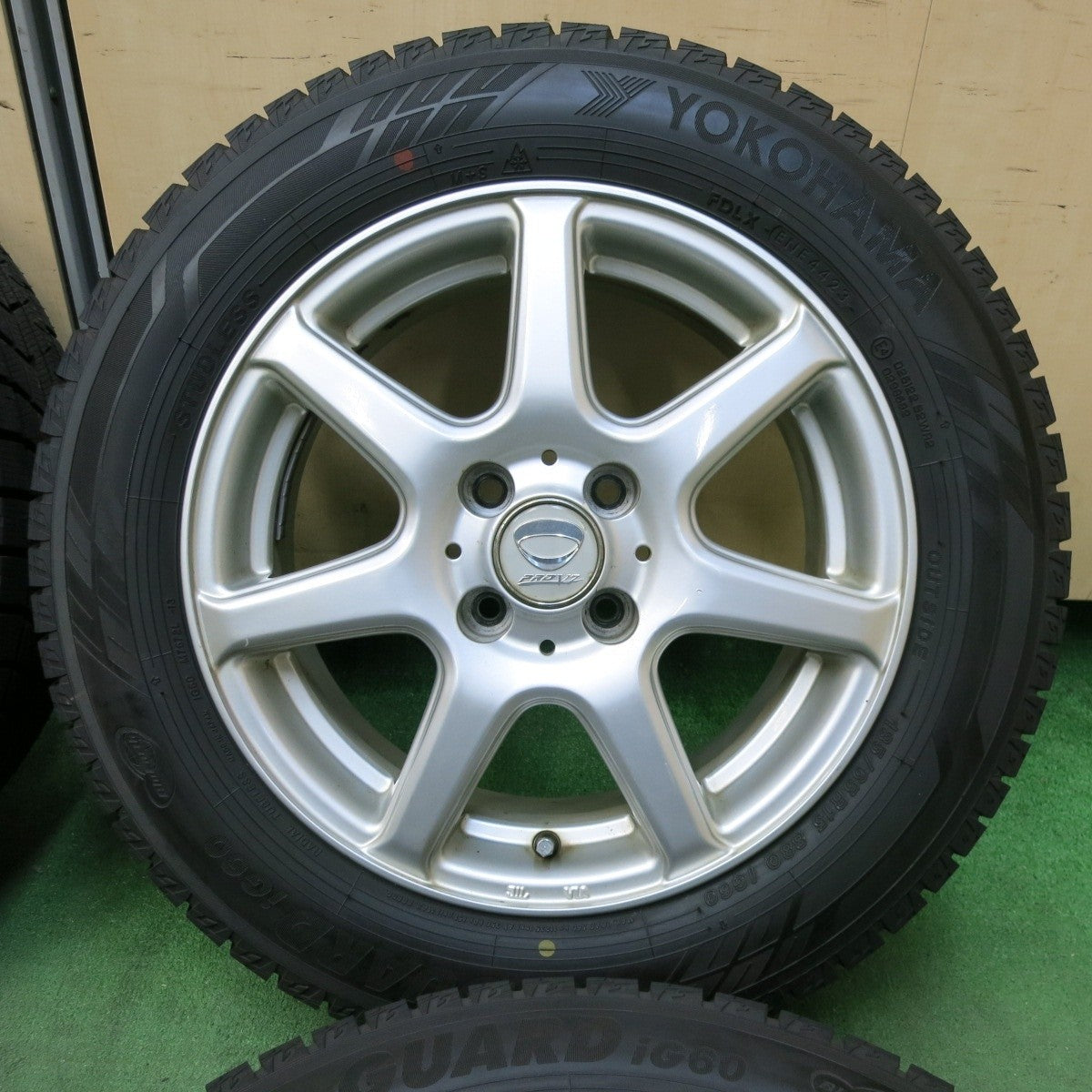 バリ溝！23年！ほぼ10分★スタッドレス 185/65R15 ヨコハマ アイスガード iG60 PRD V7 15インチ PCD100/4H★4122511SYス