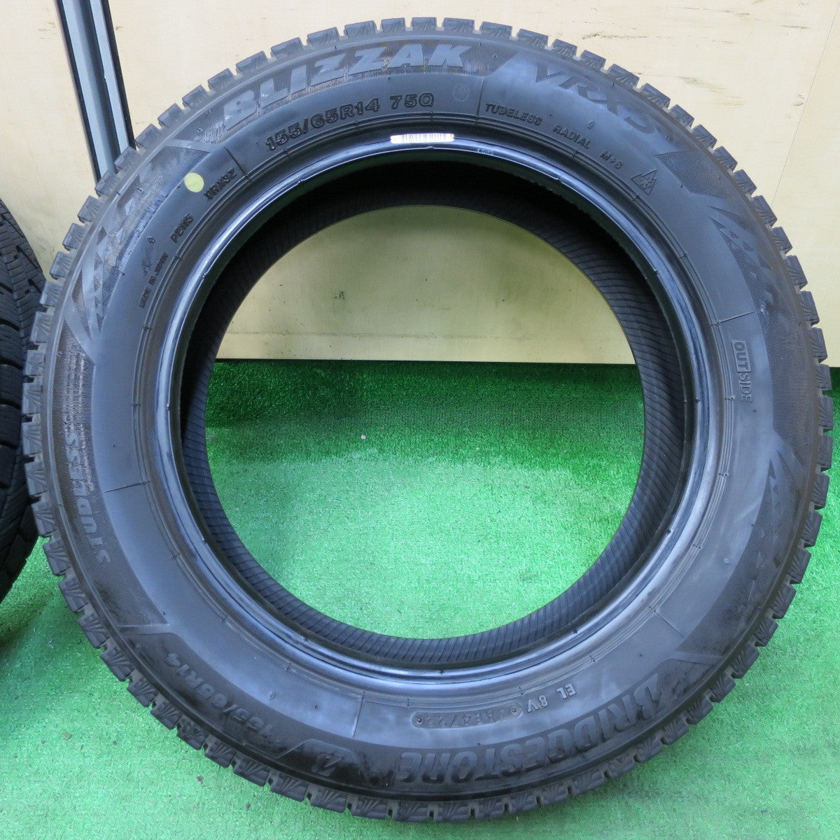 *送料無料* バリ溝！22年！8.5分★スタッドレス 155/65R14 ブリヂストン ブリザック VRX3 タイヤ 14インチ N-WGN パレット AZワゴン ラパン等★4060501イスタ