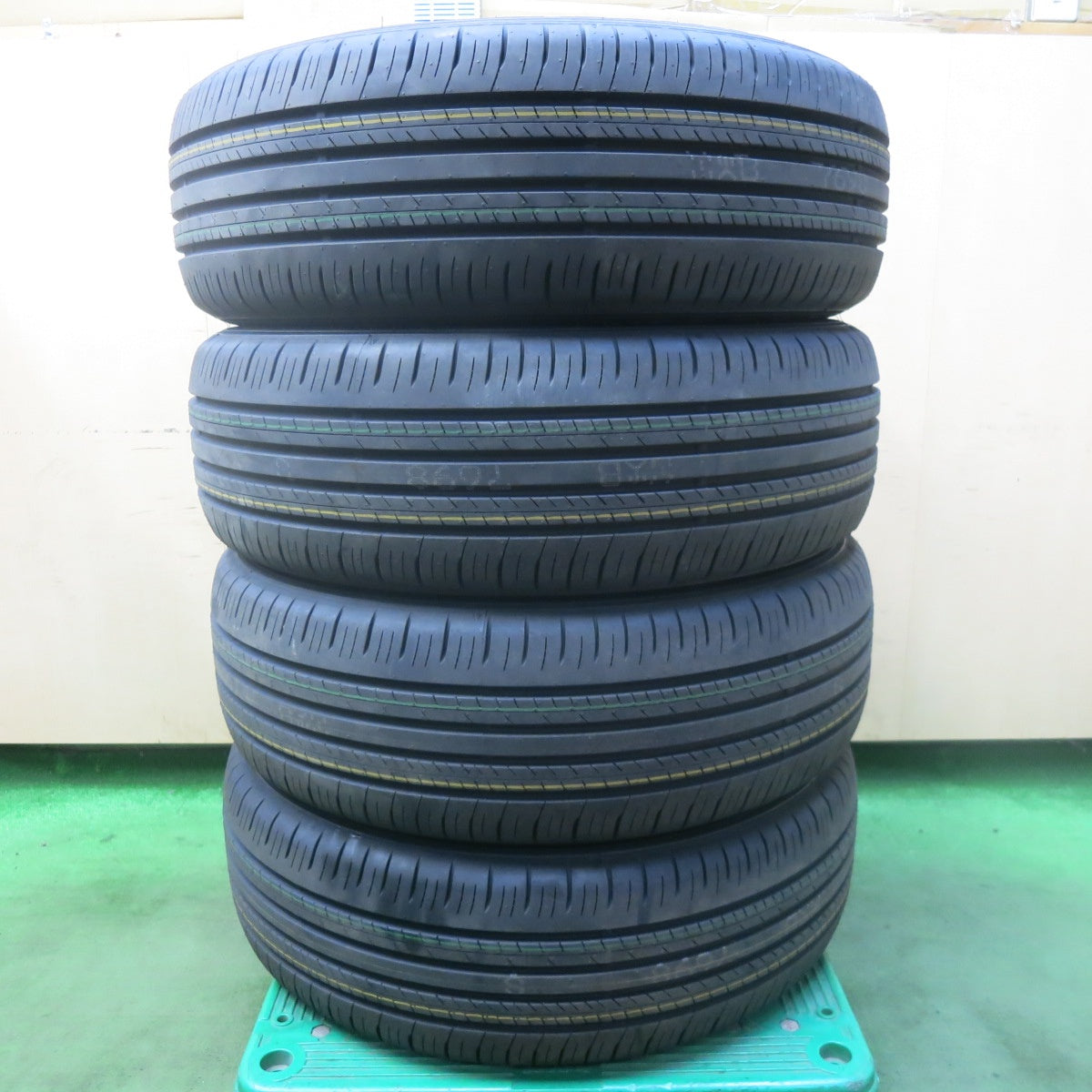 新車外し！25年★225/60R18 ダンロップ グラントレック PT30 タイヤ 18インチ RAV4 ハリアー 等★5120106SKノタ