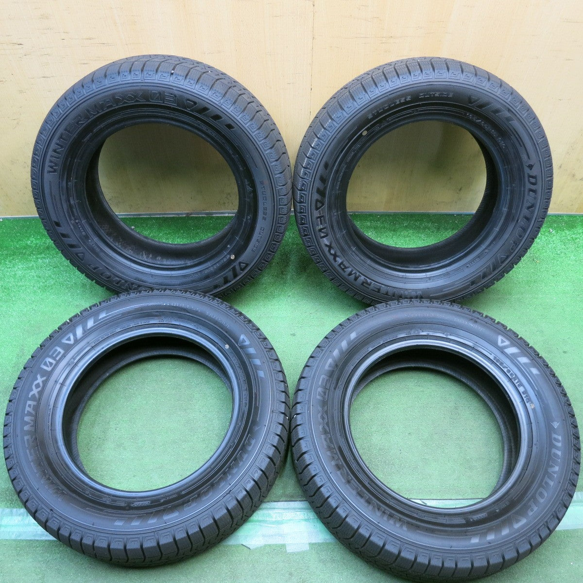 バリ溝！25年！ほぼ10分◎スタッドレス 195/65R15 ダンロップ ウインターマックス 03 タイヤ 15インチ プリウス ノア ヴォクシー 等◎6101510HAスタ