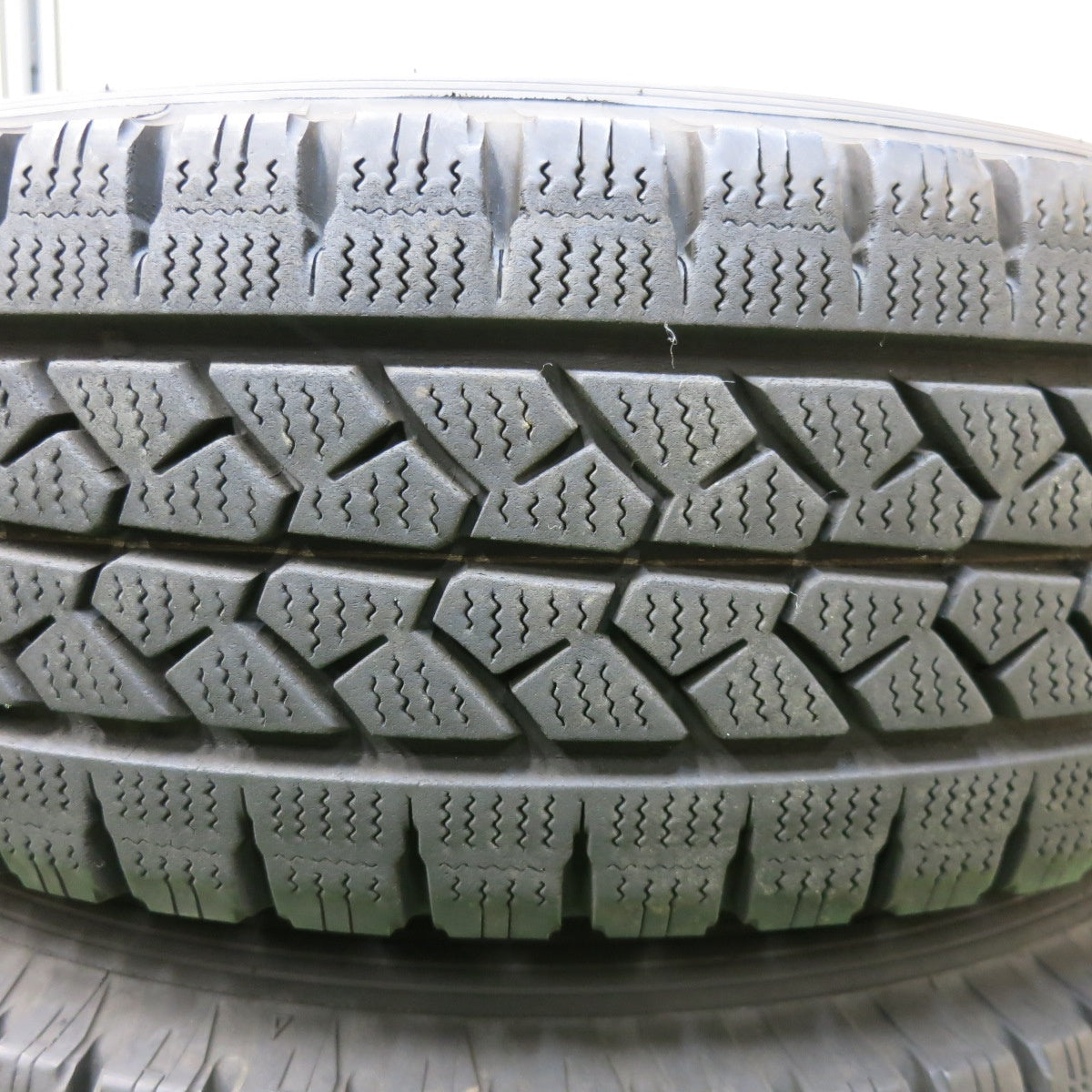 [送料無料] バリ溝！21年！キレイ！9.5分★スタッドレス 165R13 6PR ブリヂストン ブリザック VL1 スチール ホイール 13インチ PCD100 114.3/4H マルチ★4122510SYス