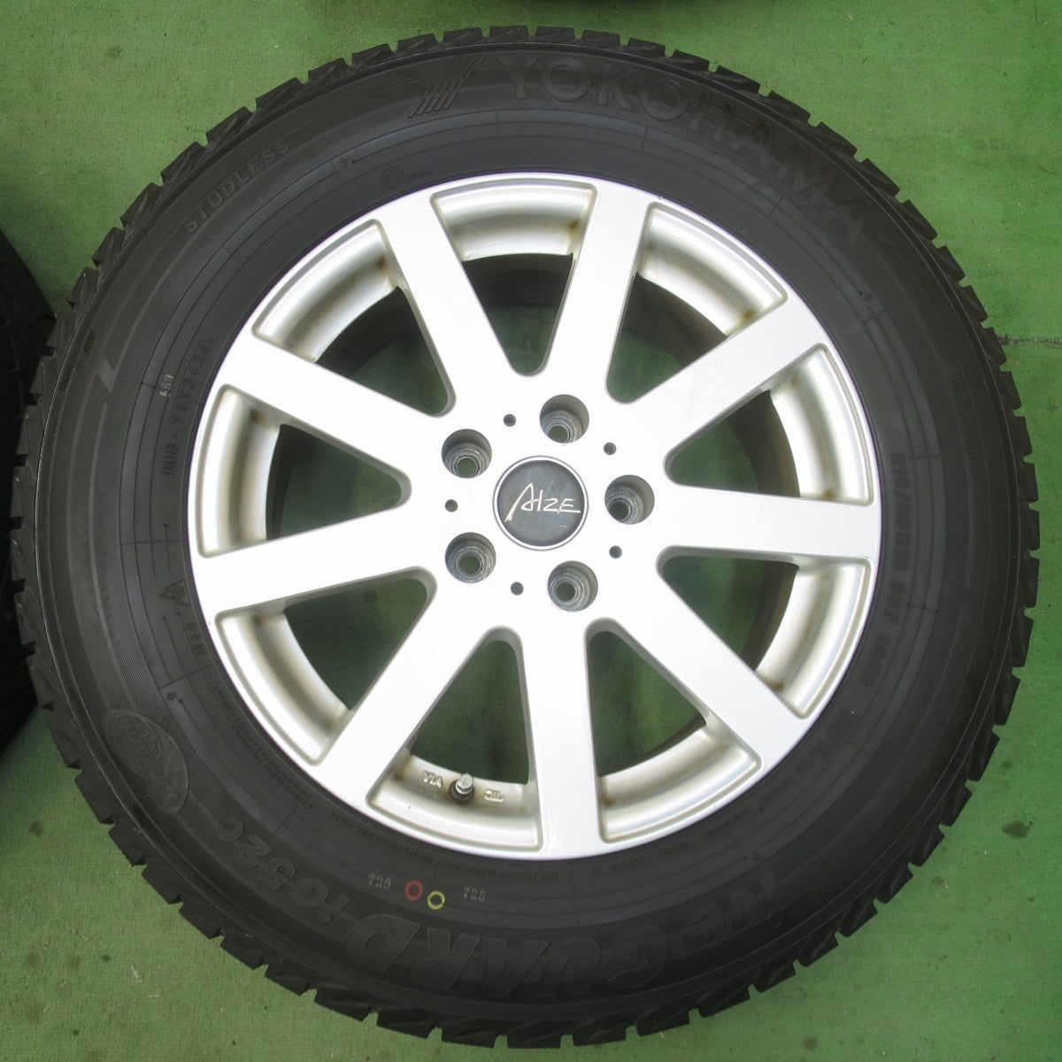 バリ溝！24年！9.5分★スタッドレス 215/65R16 ヨコハマ アイスガード iG52C ALZE 社外 アルミ 16インチ PCD114.3/5H★6030305イス
